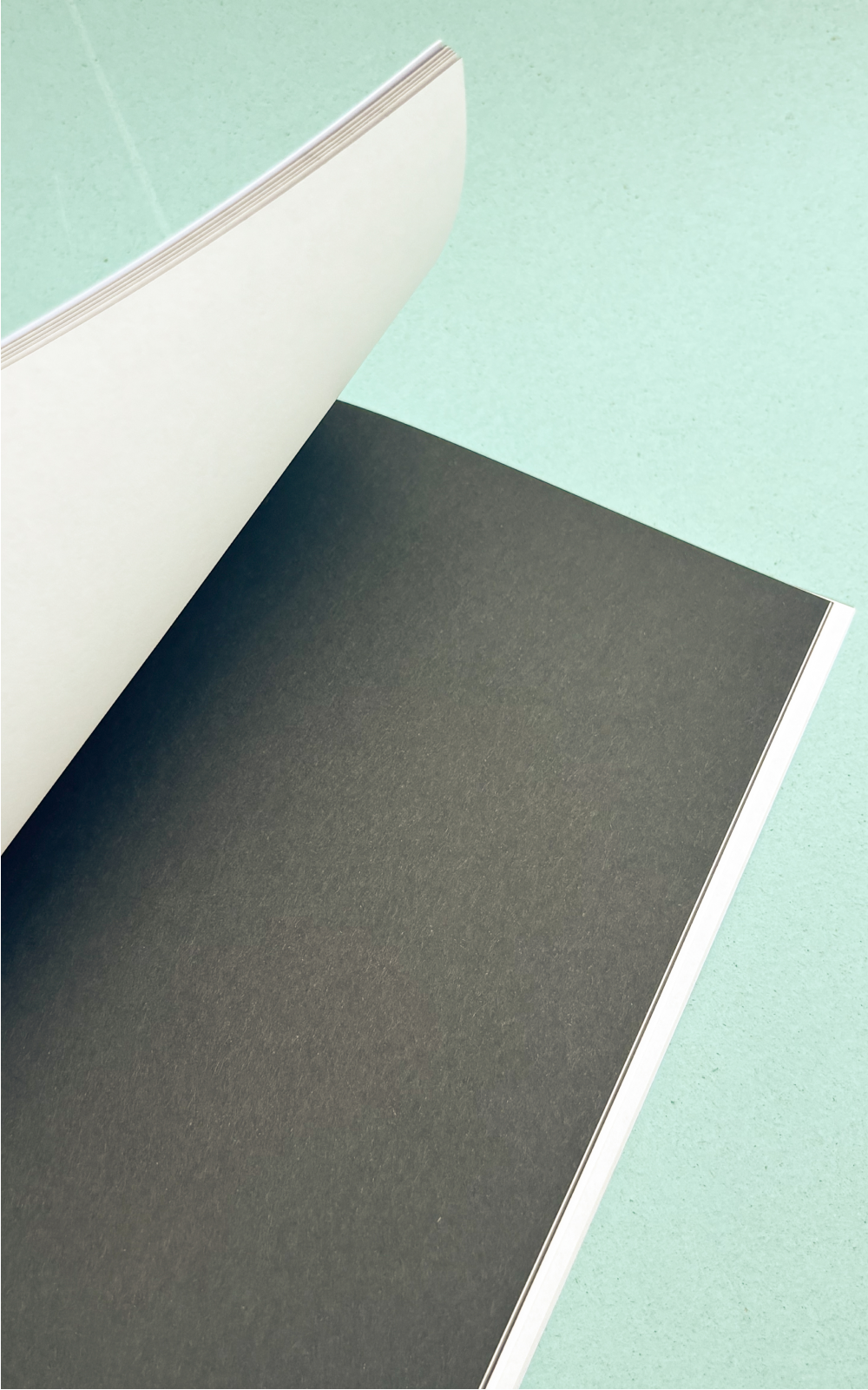 מחברת נייר שחור ולבן | כריכה רכה | Black and White | A5