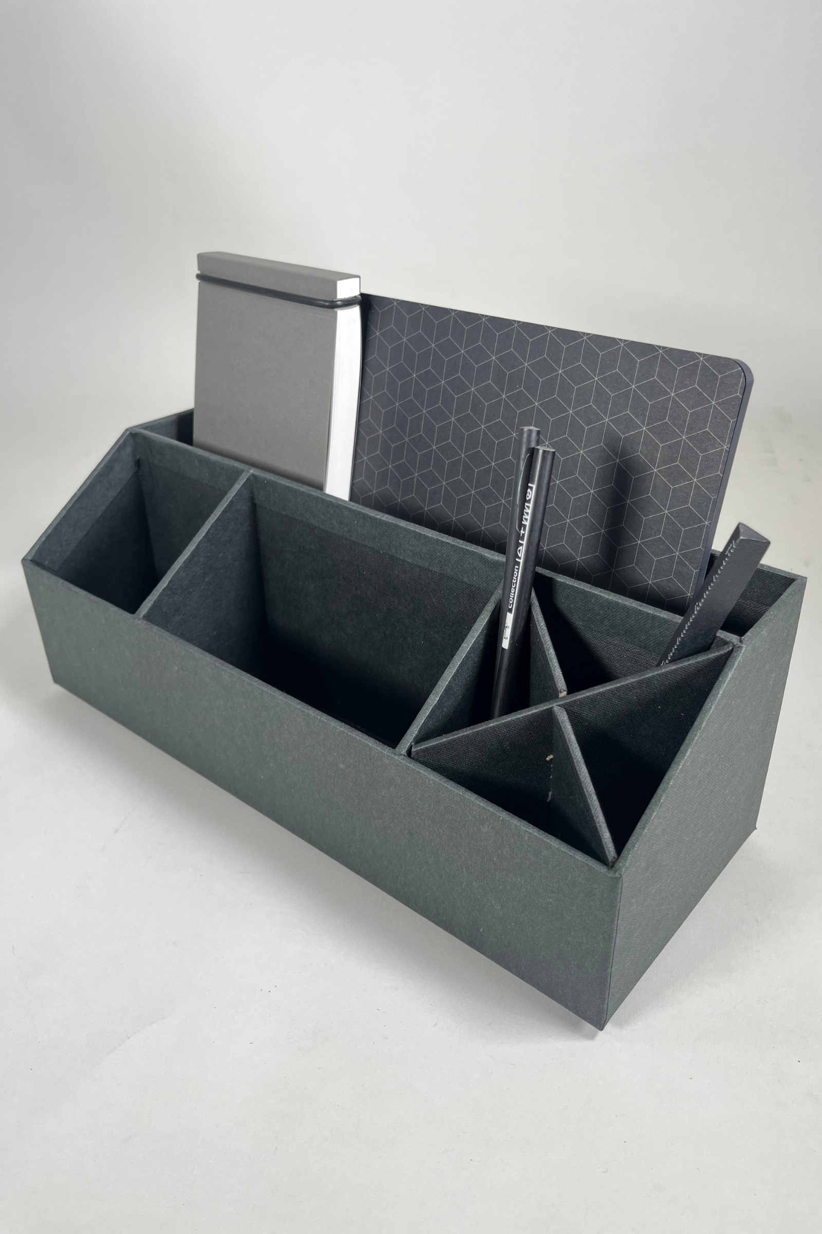 אורגנייזר שולחני שחור לארגון שולחן העבודה - דגם אליסה