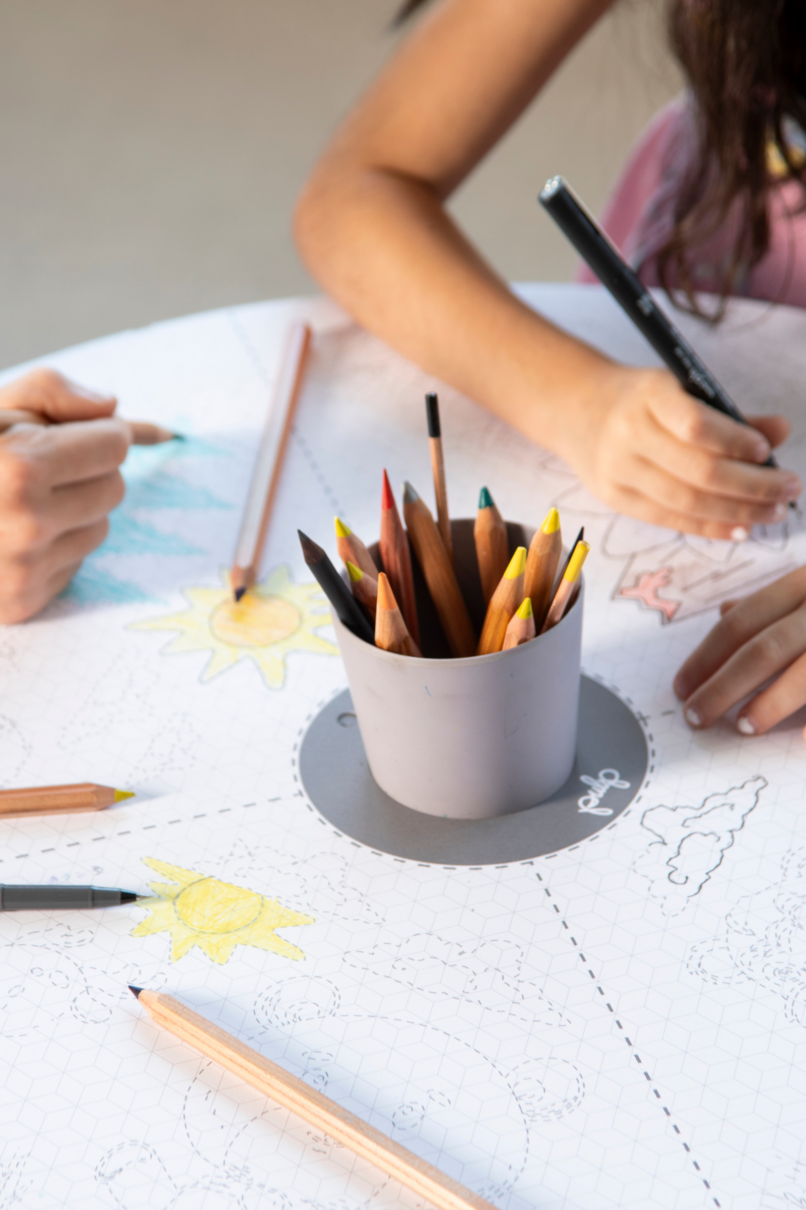 שולחן ציור חוויתי מקרטון לילדים