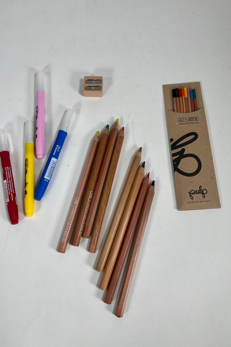 מארז צבעים ועפרונות לשולחן ציור חוויתי