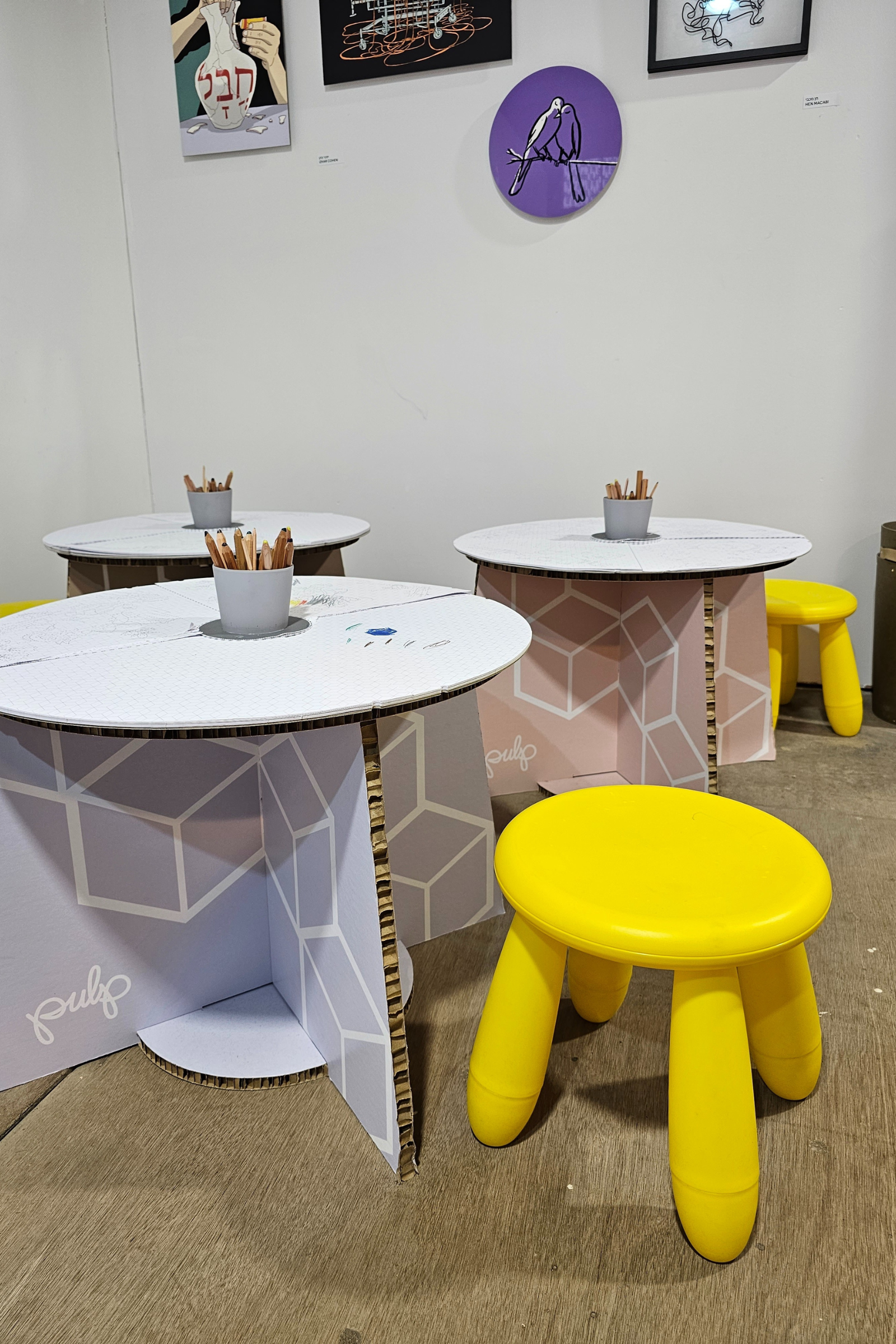 שולחן ציור חוויתי מקרטון לילדים