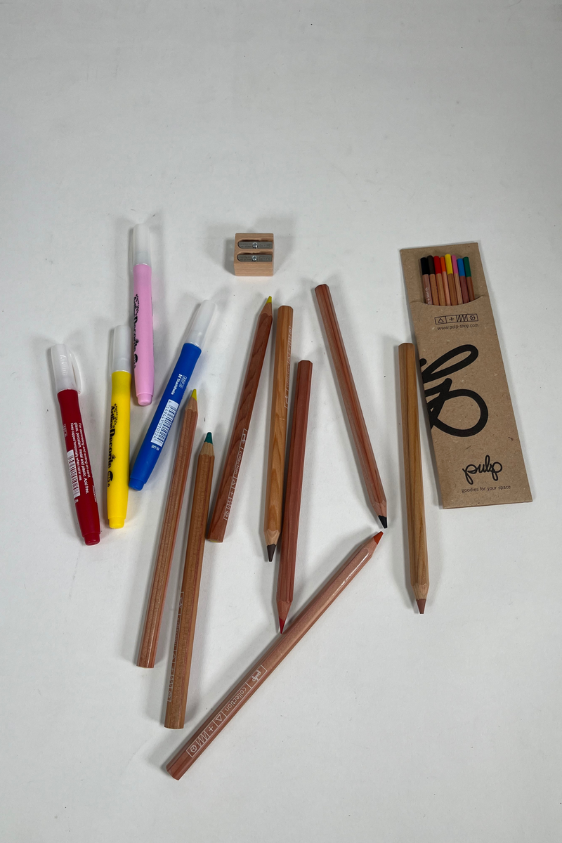 מארז צבעים ועפרונות לשולחן ציור חוויתי
