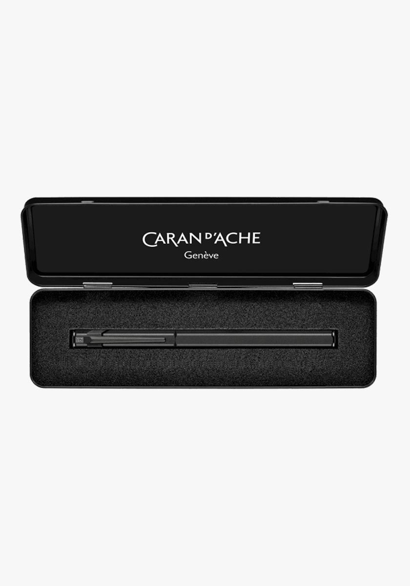 עט נובע יוקרתי שחור | Caran D'Ache 849 BLACK CODE Fountain Pen