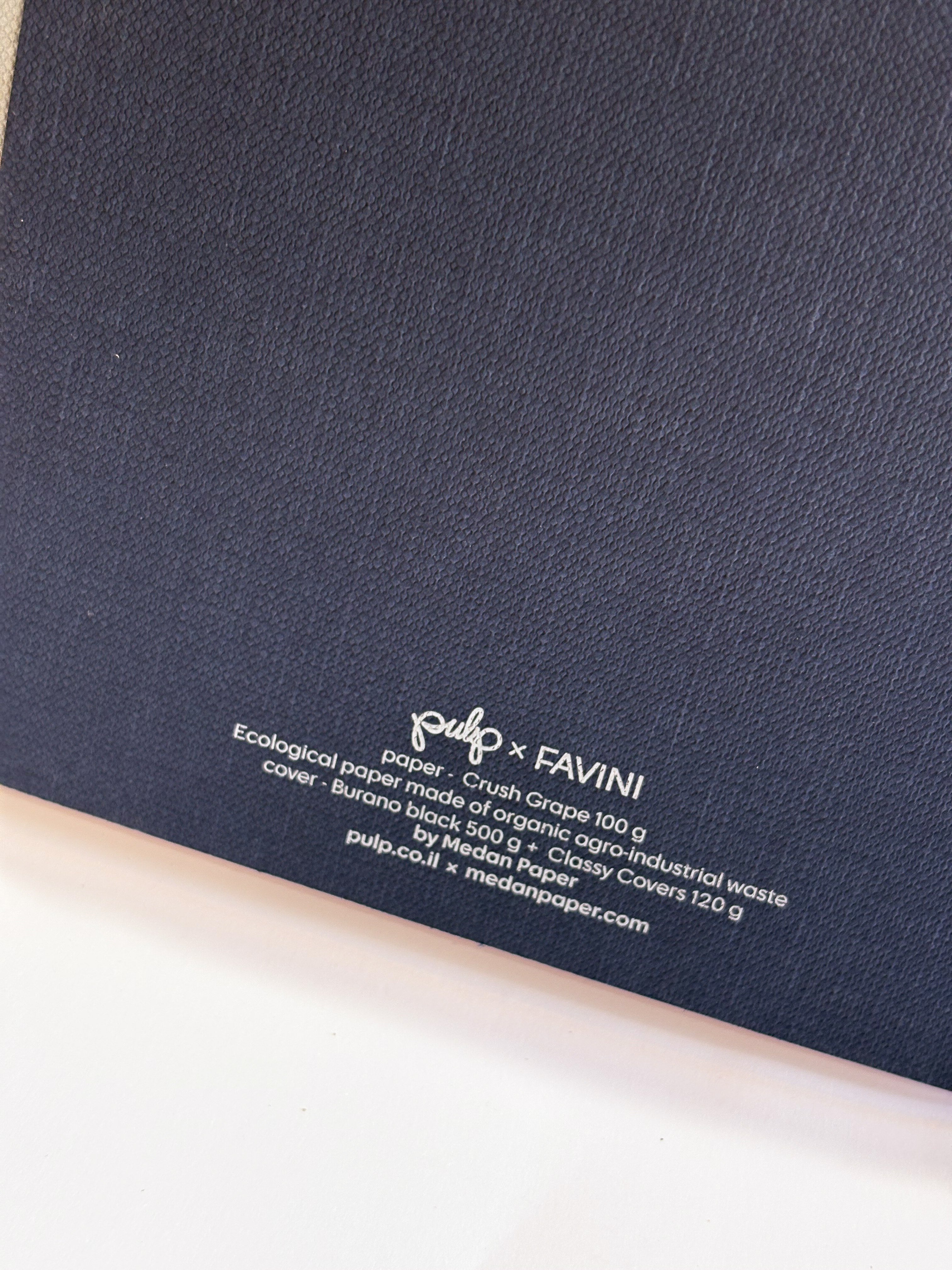 מחברת חלקה בתפירת פשתן מתאימה לסקצ'בוק | גודל A5 | נייר אורגני משאריות תירס | צבעי כריכה לבחירה