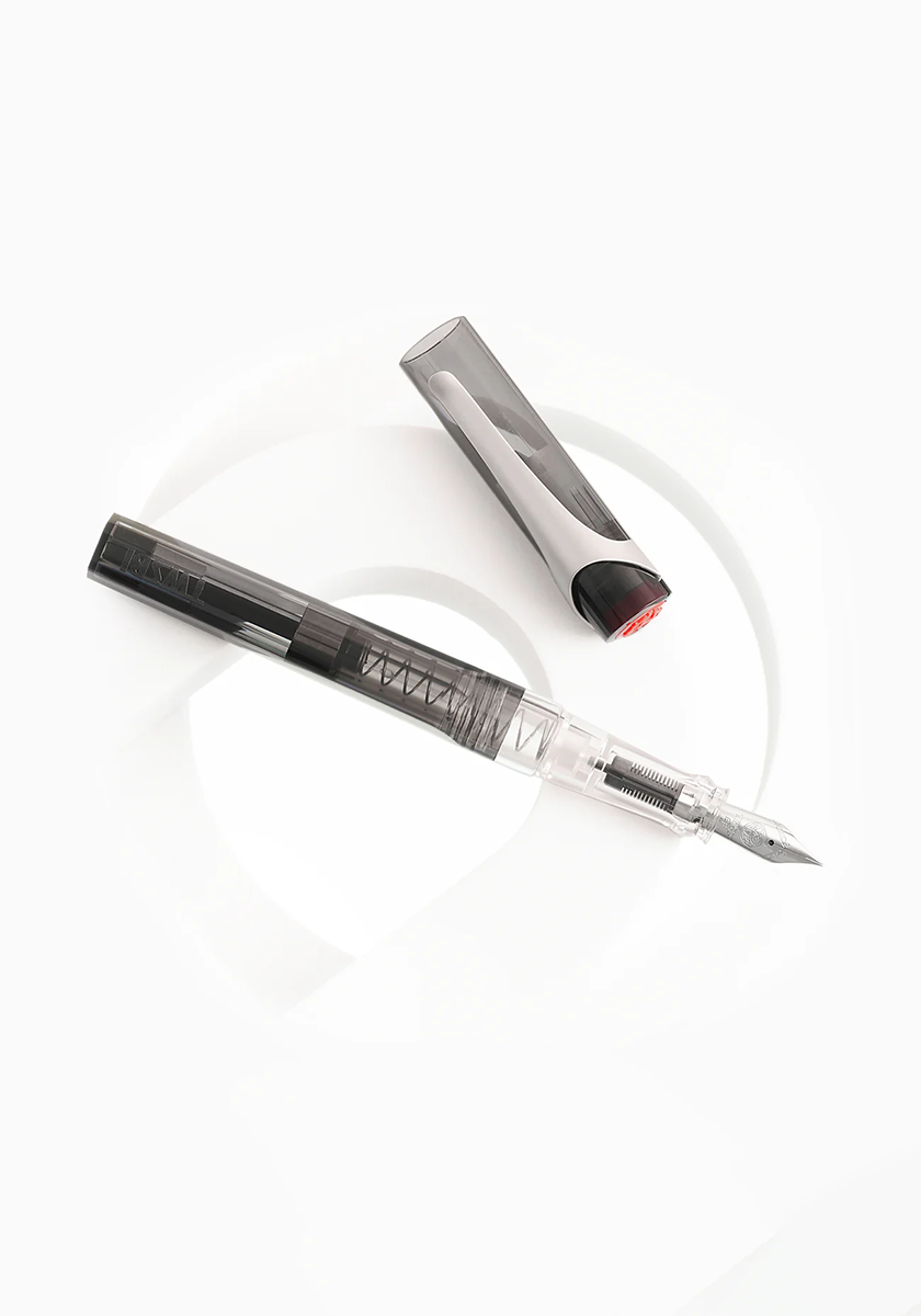 עט נובע אפור מעושן + 10 מחסניות דיו | TWSBI Swipe Smoke