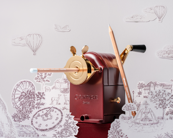 מחדד מתכת יוקרתי במהדורה מיוחדת | CARAN D'ACHE TOILE DE JOUY SHARPENING MACHINE