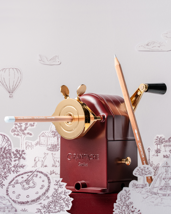 מחדד מתכת יוקרתי במהדורה מיוחדת | CARAN D'ACHE TOILE DE JOUY SHARPENING MACHINE