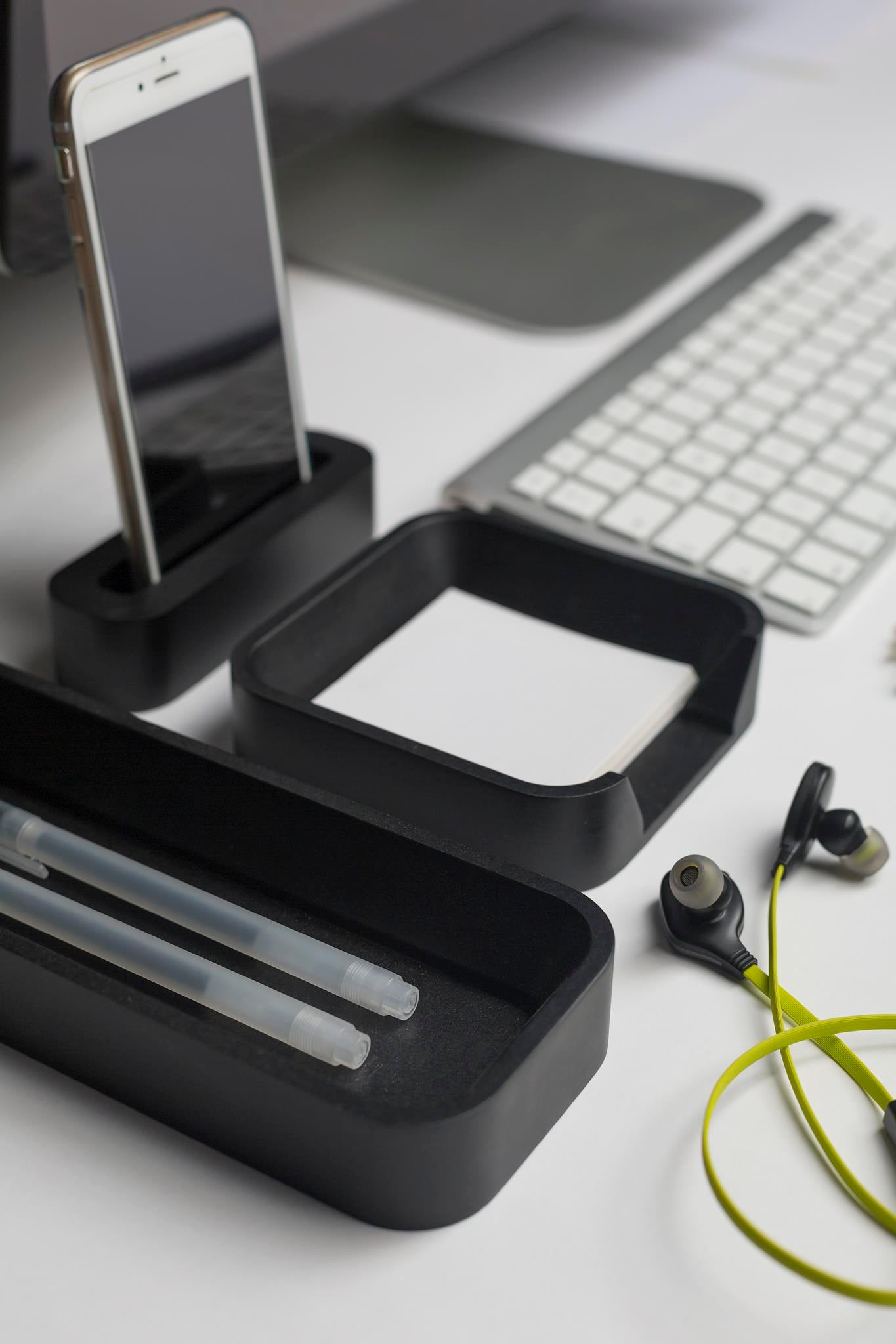 סט מנהלים מעץ בעיצוב מודרני לשולחן מאורגן | שחור