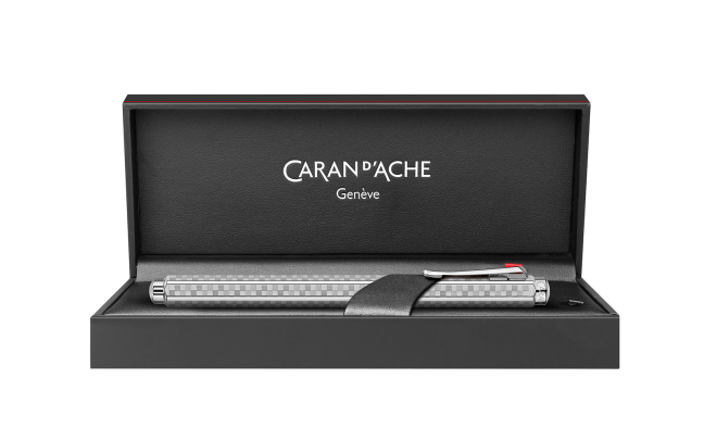 עט נובע יוקרתי אקרידור דמקה | Caran D'Ache Fountain Pen Ecridor Damier Grey Silver