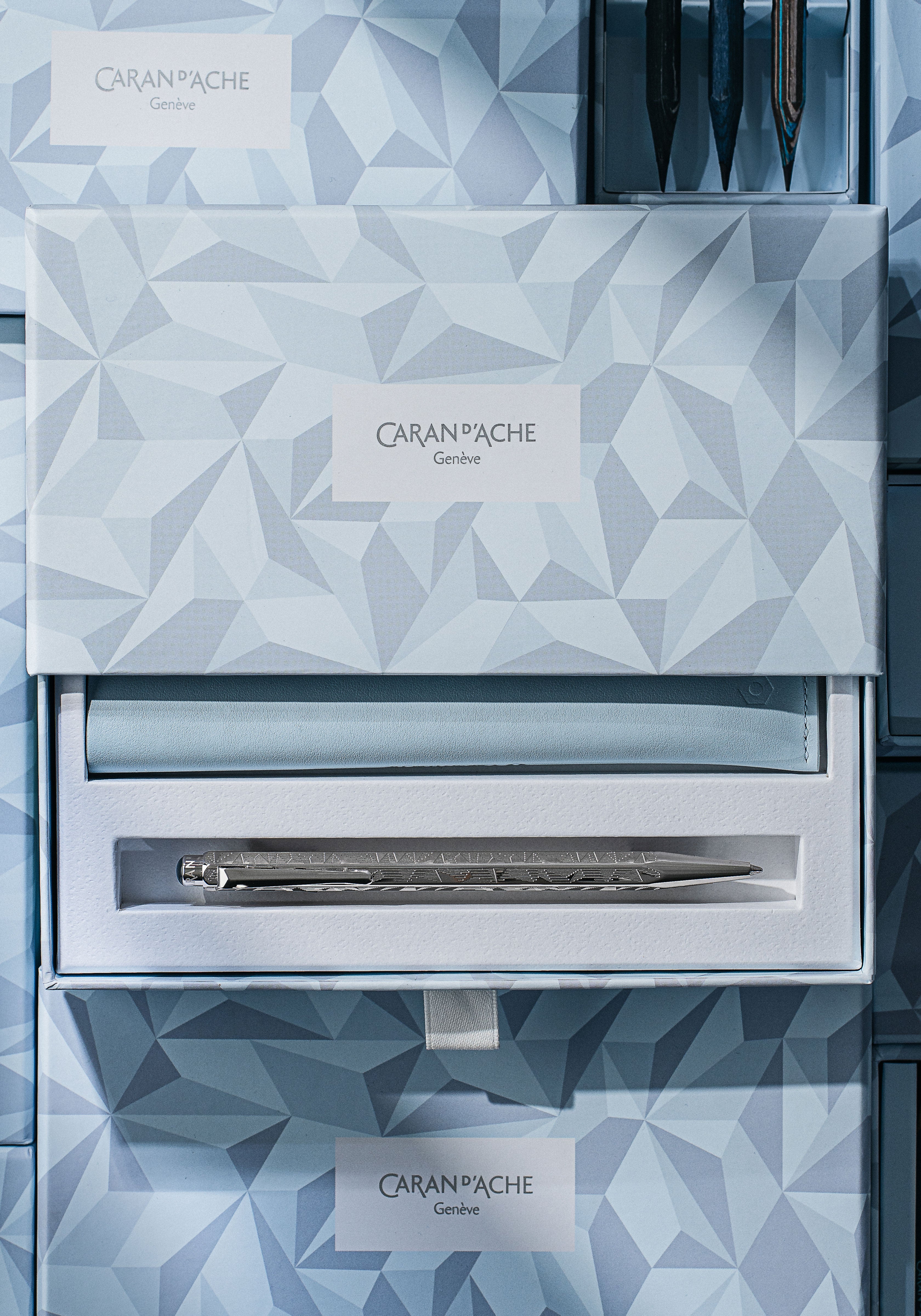 עט כדורי יוקרתי מסדרת אקרידור | ECRIDOR ALPINE FROST | Caran d'Ache