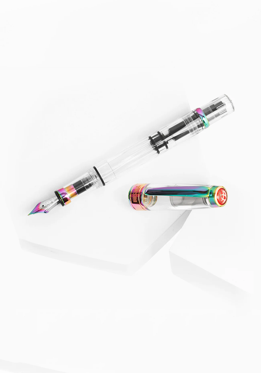 עט נובע בגימור זוהר מחליף גוונים | TWSBI Diamond 580 IRIS