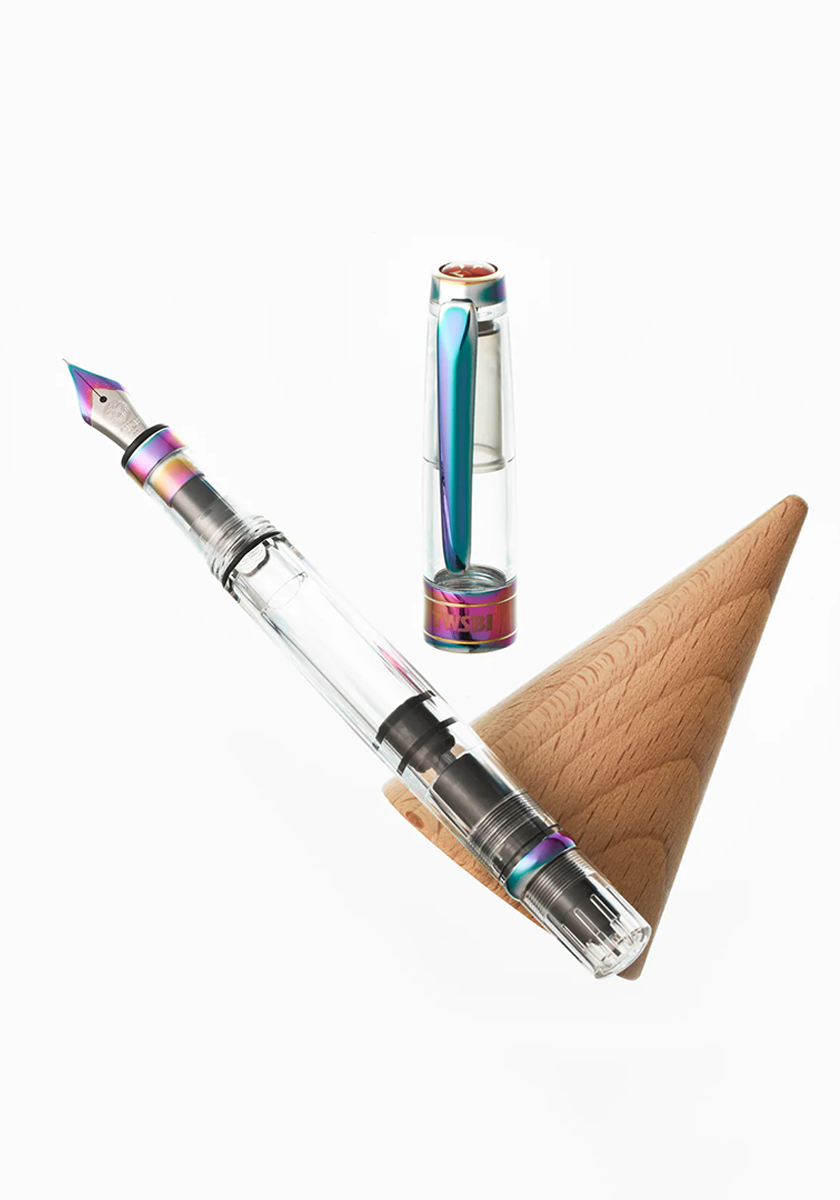 עט נובע בגימור זוהר מחליף גוונים | TWSBI Diamond 580 IRIS