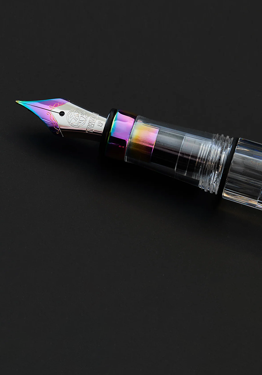 עט נובע בגימור זוהר מחליף גוונים | TWSBI Diamond 580 IRIS