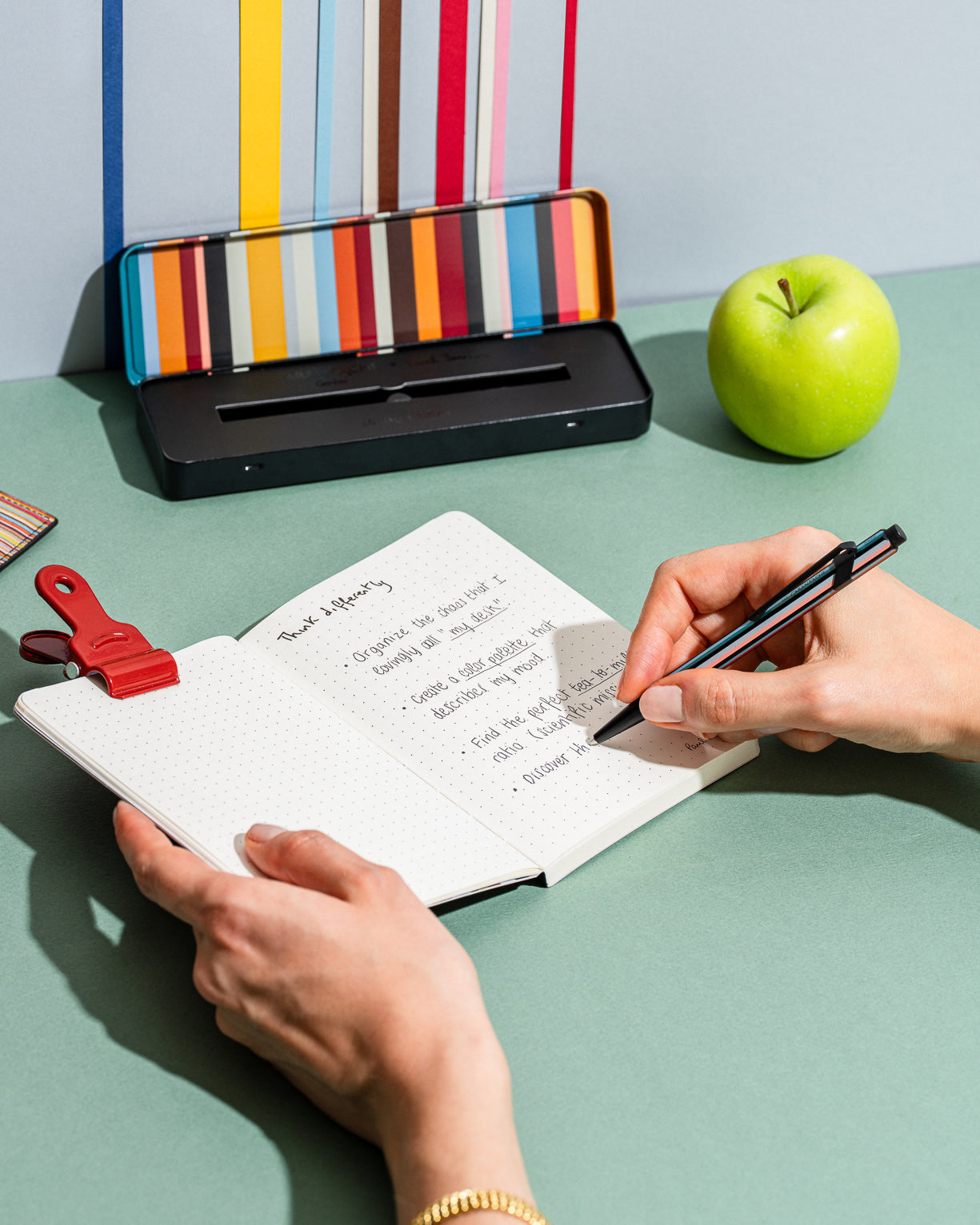 עט כדורי שחור ומפוספס מסדרת 849 | CARAN D’ACHE + PAUL SMITH EDITION 5 BLACK