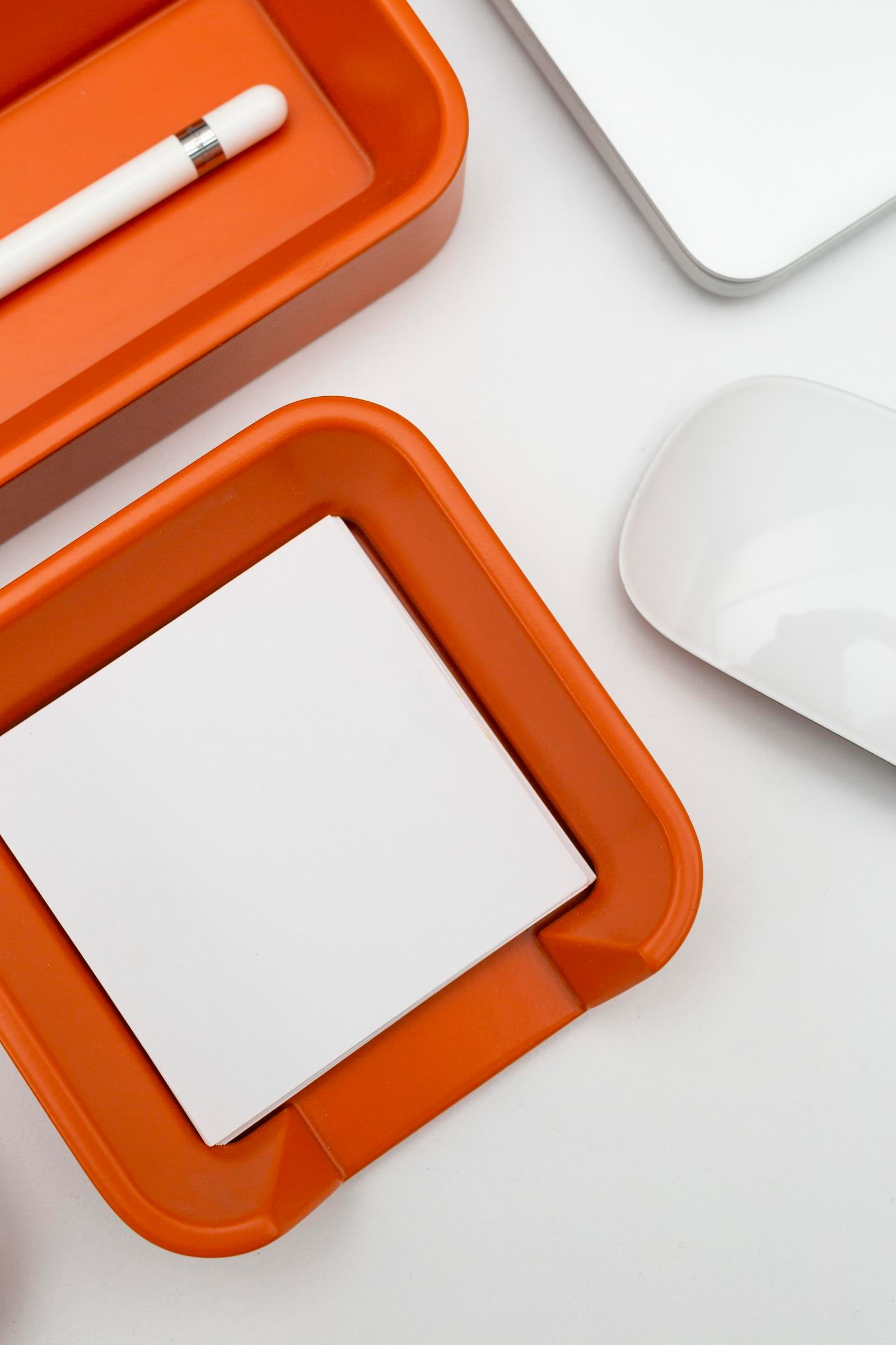 סט מנהלים מעץ בעיצוב מודרני לשולחן מאורגן | כתום