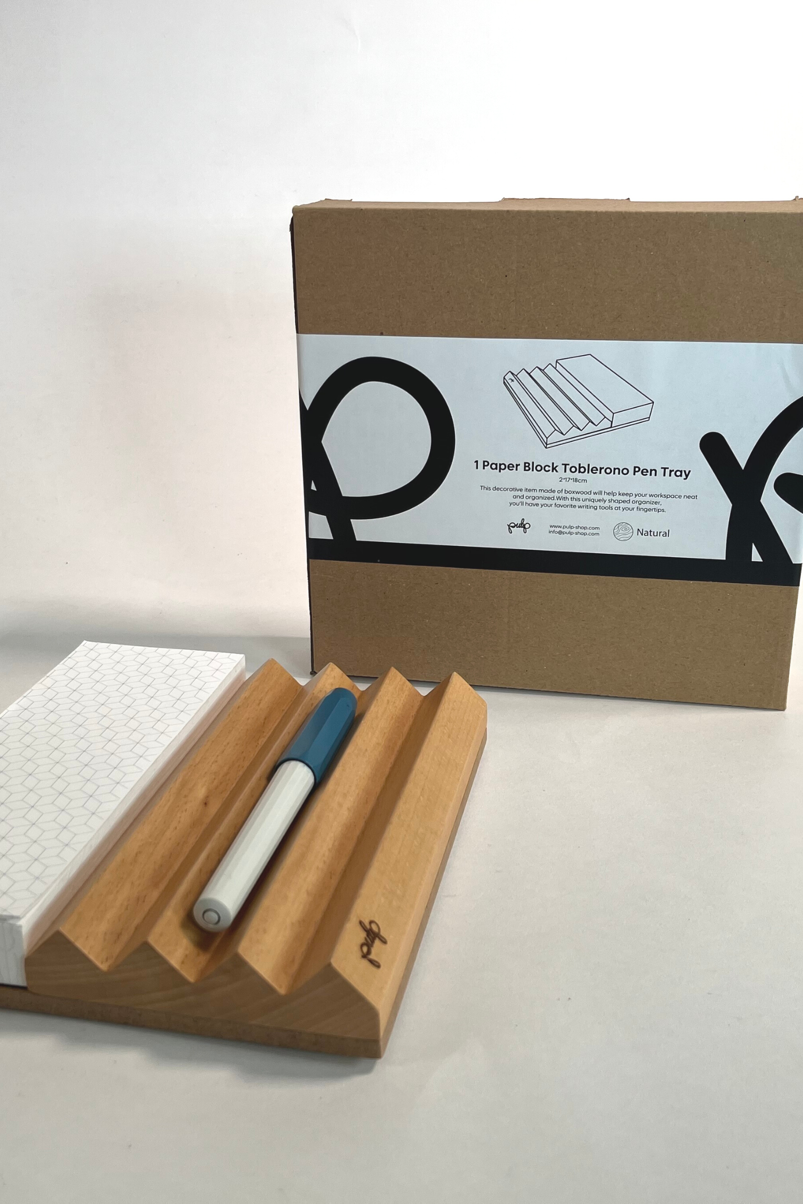 מגש עץ בוק טבעי משולב דפי ממו | טובלרונו וואן בלוק | אורגנייזר לשולחן עבודה