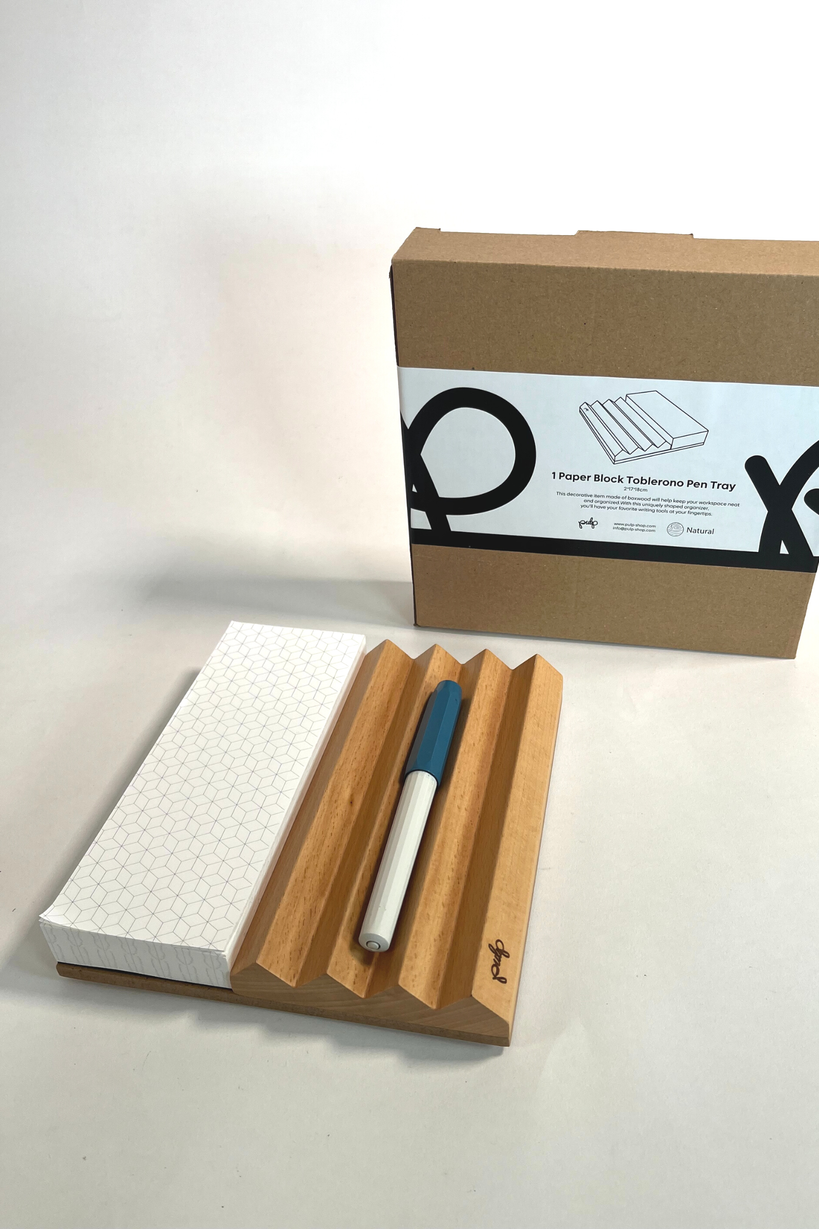 מגש עץ בוק טבעי משולב דפי ממו | טובלרונו וואן בלוק | אורגנייזר לשולחן עבודה