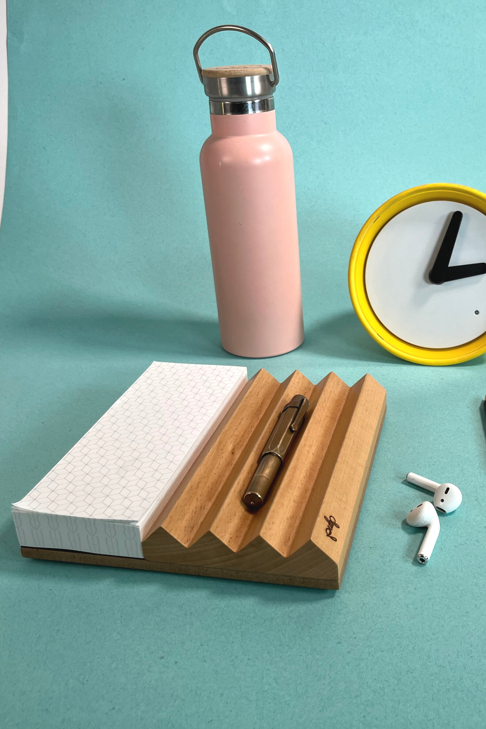 מגש עץ בוק טבעי משולב דפי ממו | טובלרונו וואן בלוק | אורגנייזר לשולחן עבודה