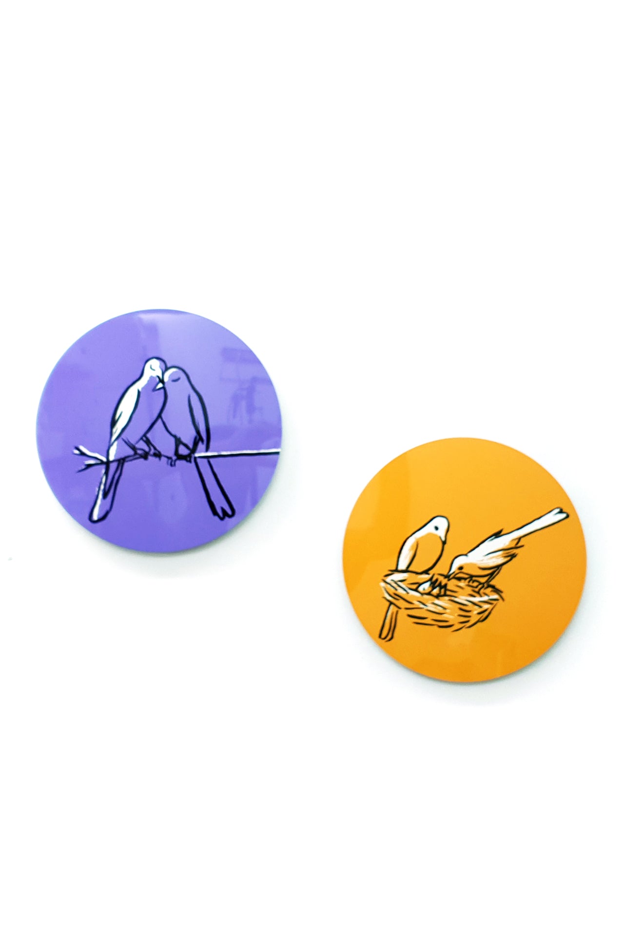 שלישיית עיגולי אלומיניום חתומים בהדפסת סובלימציה |יזהר כהן אוסף פרטי| בית