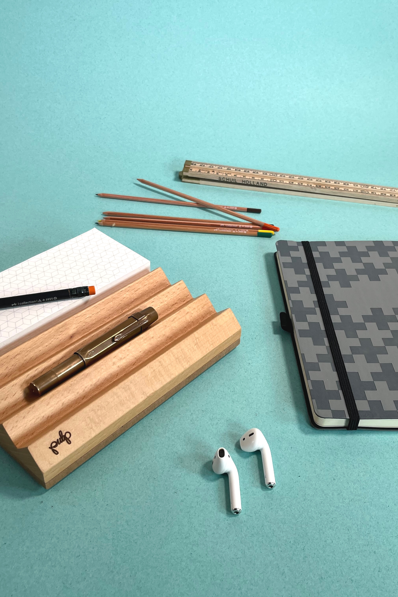 מגש עץ בוק טבעי משולב דפי ממו | טובלרונו וואן בלוק | אורגנייזר לשולחן עבודה