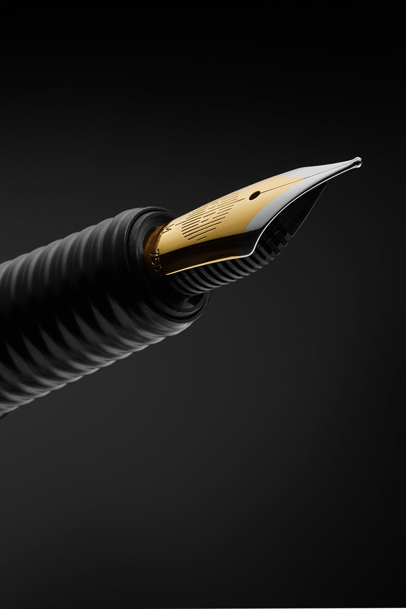 עט נובע מכסף טהור עם ציפורן זהב 18 קראט ומנגנון שאיבת דיו ייחודי   | מהדורה מוגבלת   DESIGN C | OTTO HUTT