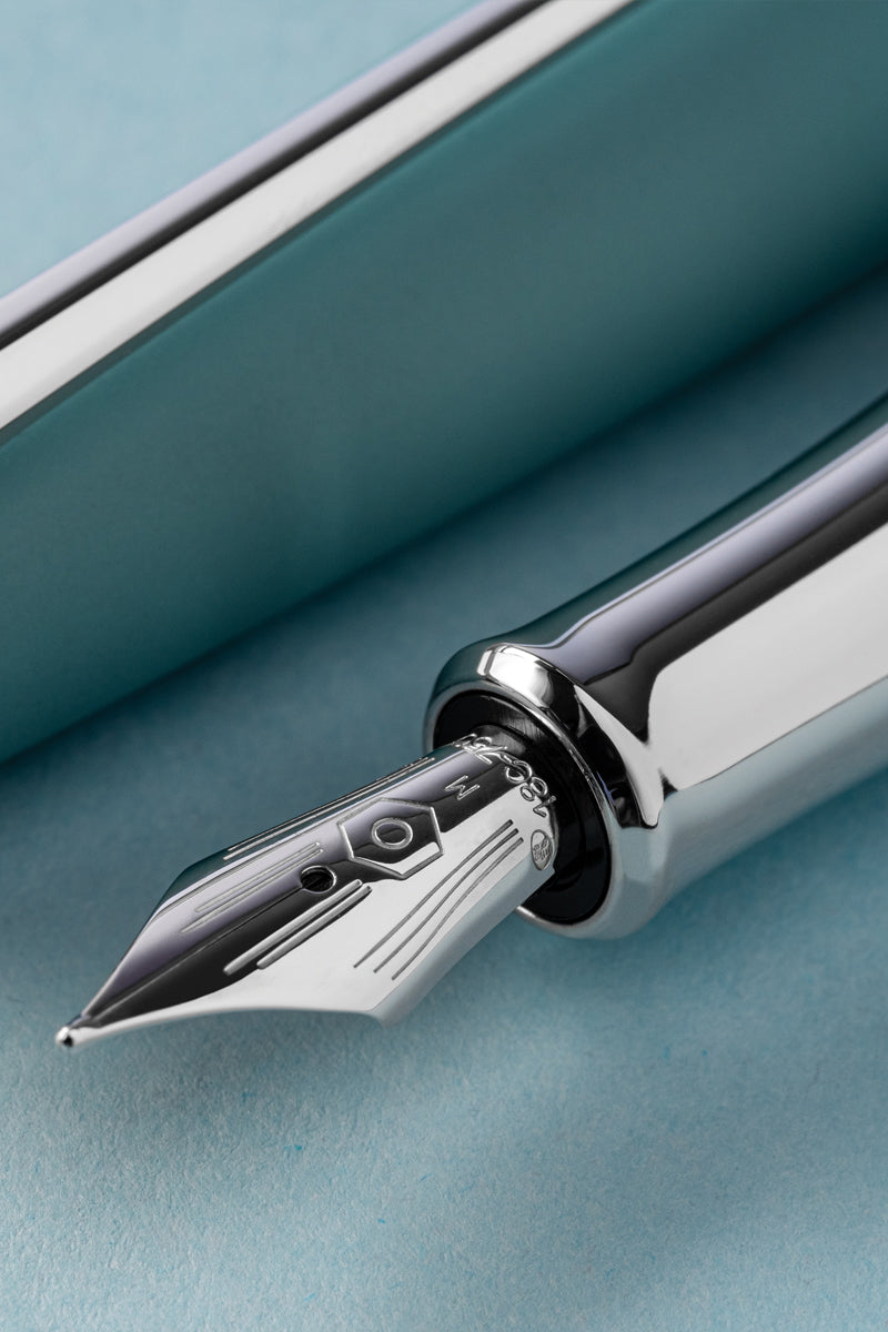 סט יוקרתי עט נובע + קסת דיו | Caran D'Ache Leman Blue Alpine