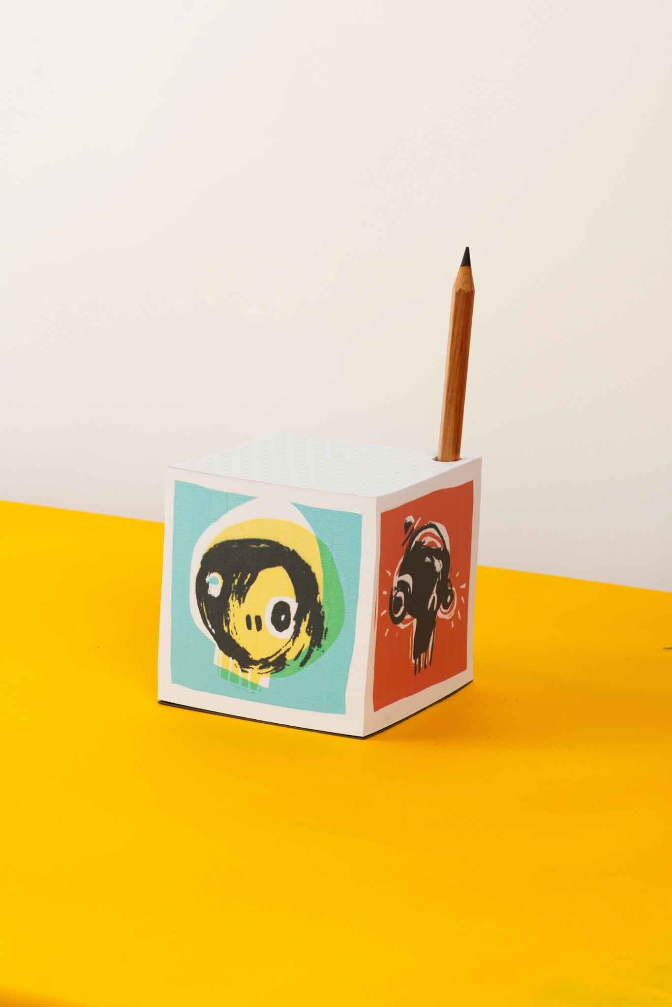 קוביית נייר לבנה איור דקל חברוני-SKULLS