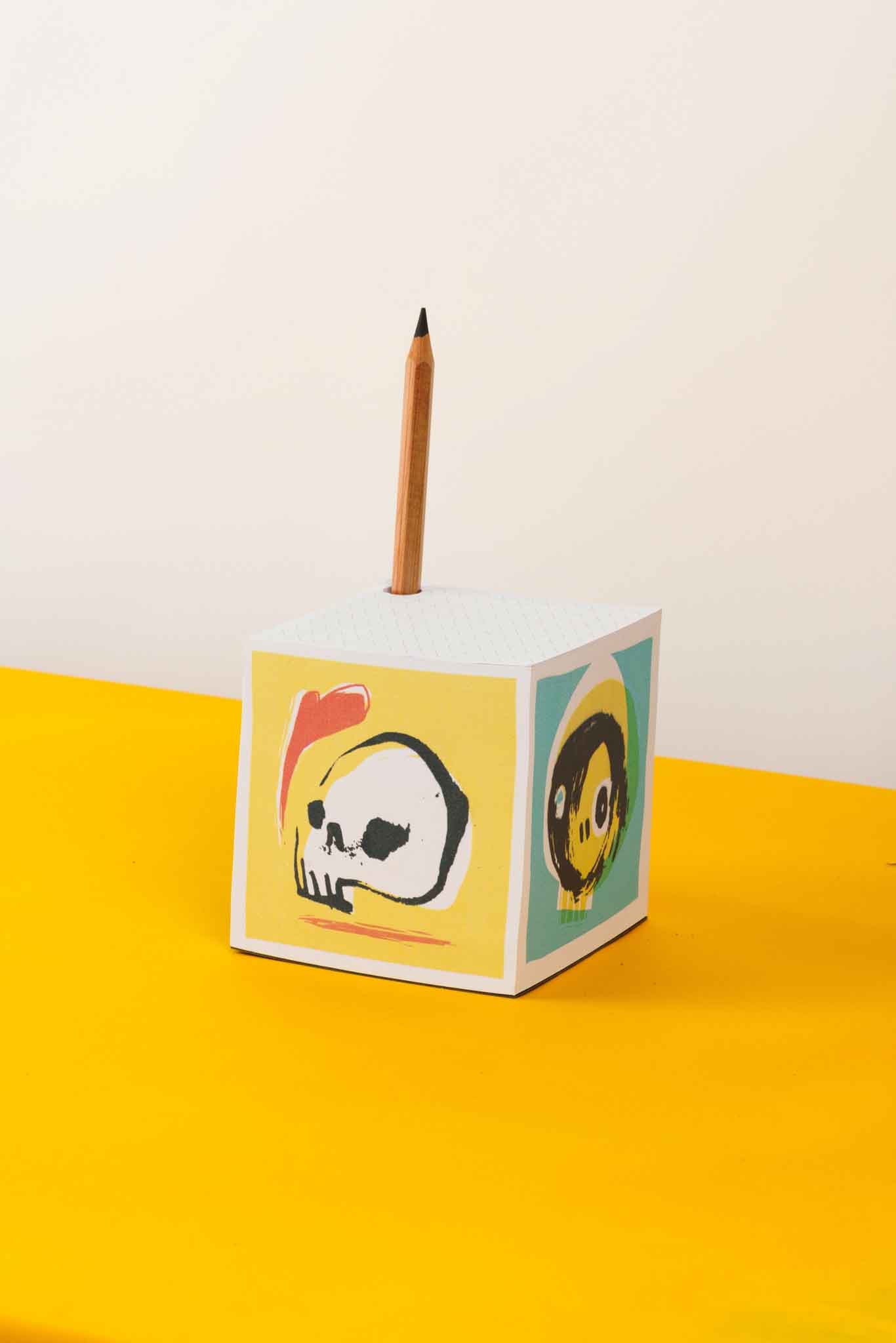 קוביית נייר לבנה איור דקל חברוני-SKULLS