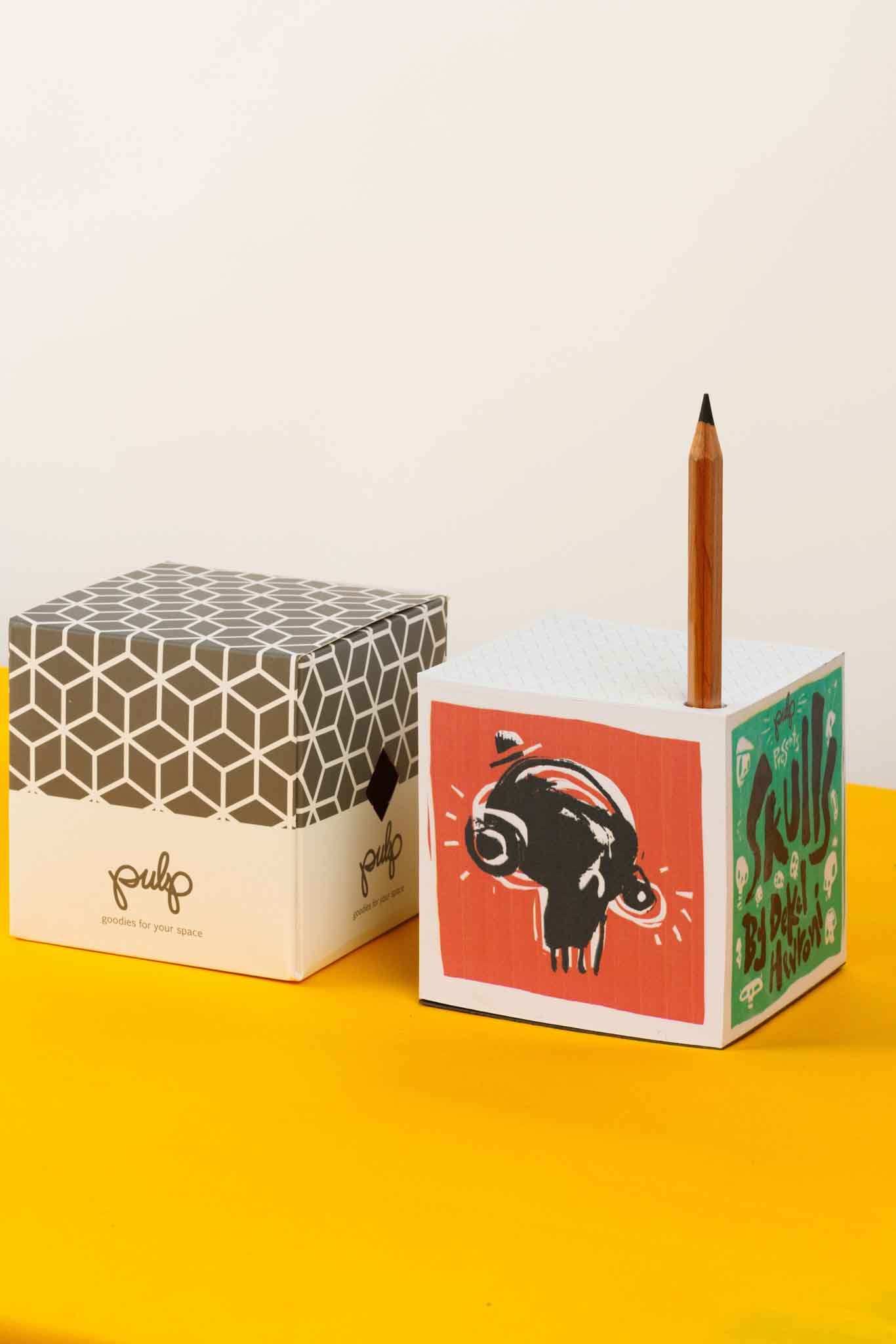 קוביית נייר לבנה איור דקל חברוני-SKULLS