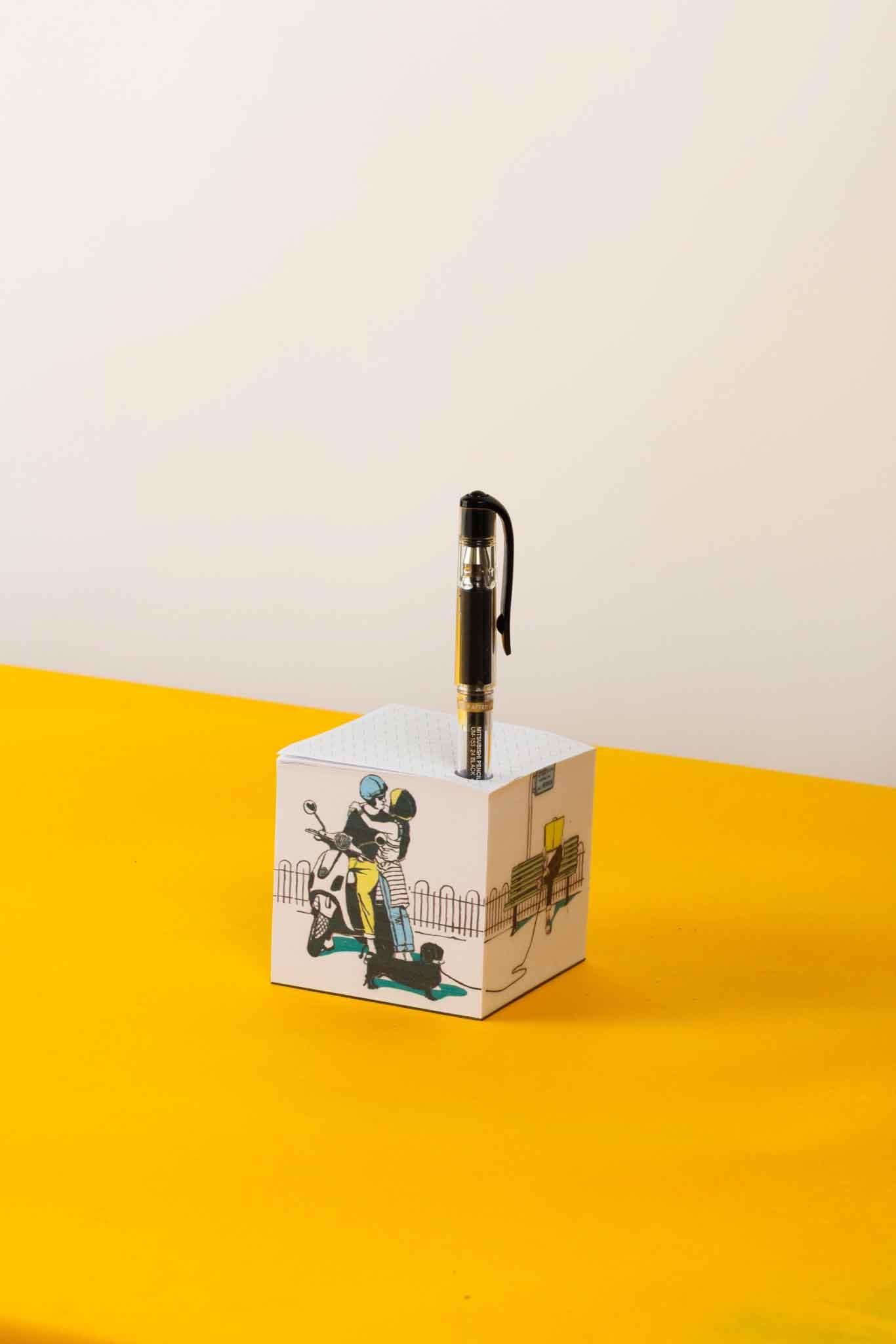 קוביית נייר לבנה מאוירת ע״י סיטיקט סטורי-שדרות רוטשילד צבעוני