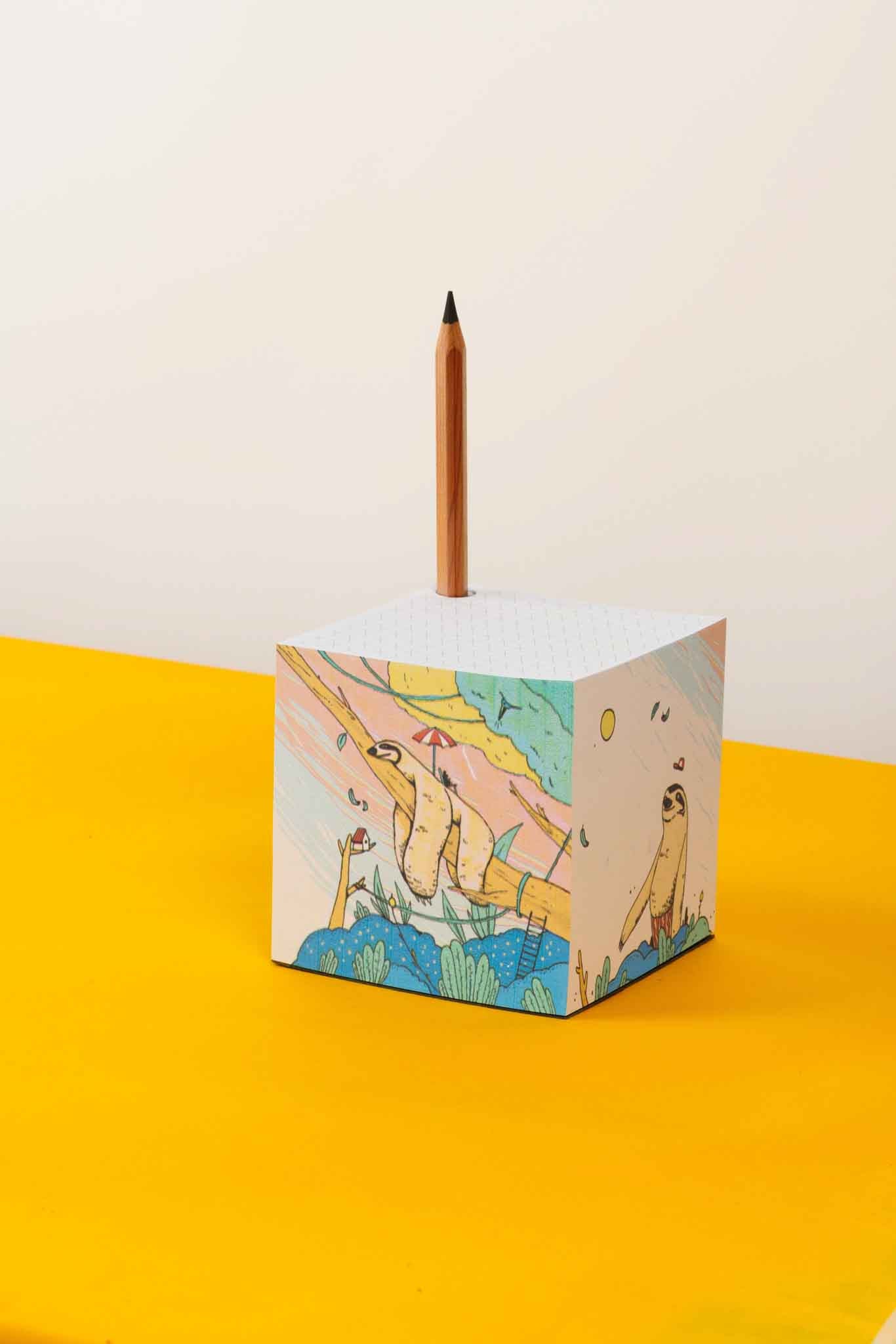 קוביית נייר לבן מאויירת | העצלן | LAZZY BUT HAPPY | מאייר ארז שמח | EREZOO