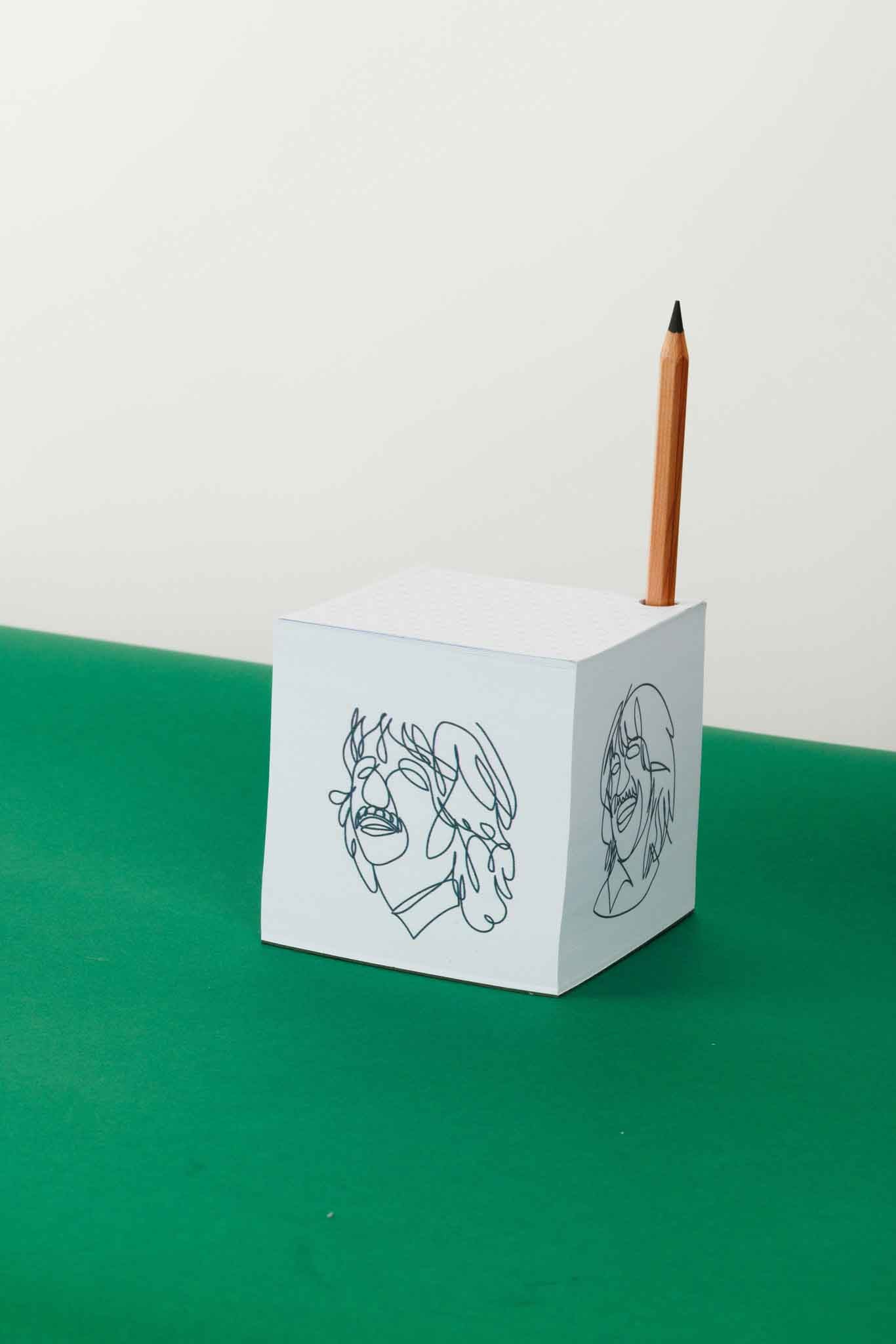 קוביית נייר לבנה איור חן מכבי-LET IT BE