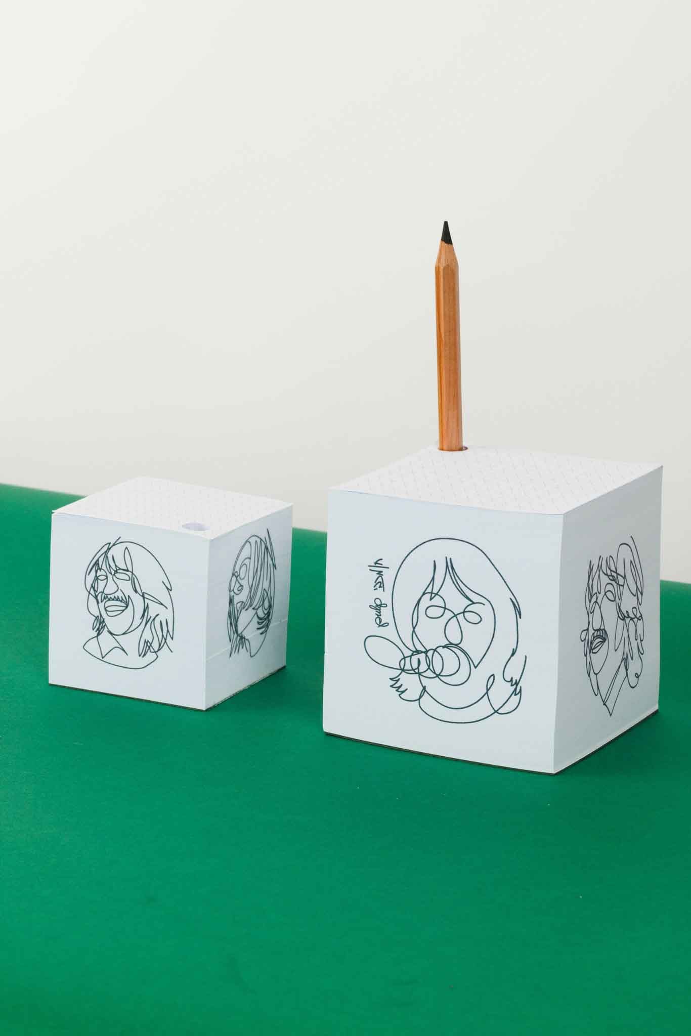 קוביית נייר לבנה איור חן מכבי-LET IT BE