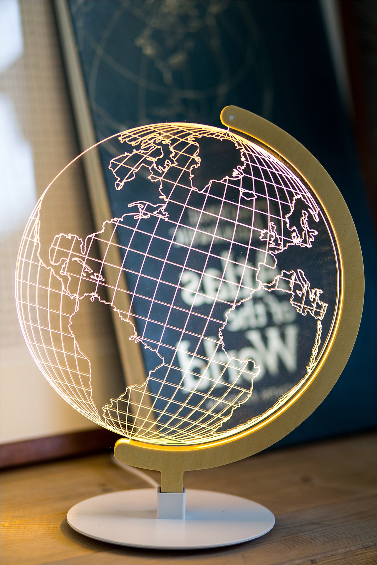 מנורת לד לשולחן עם דימר | דגם גלובוס