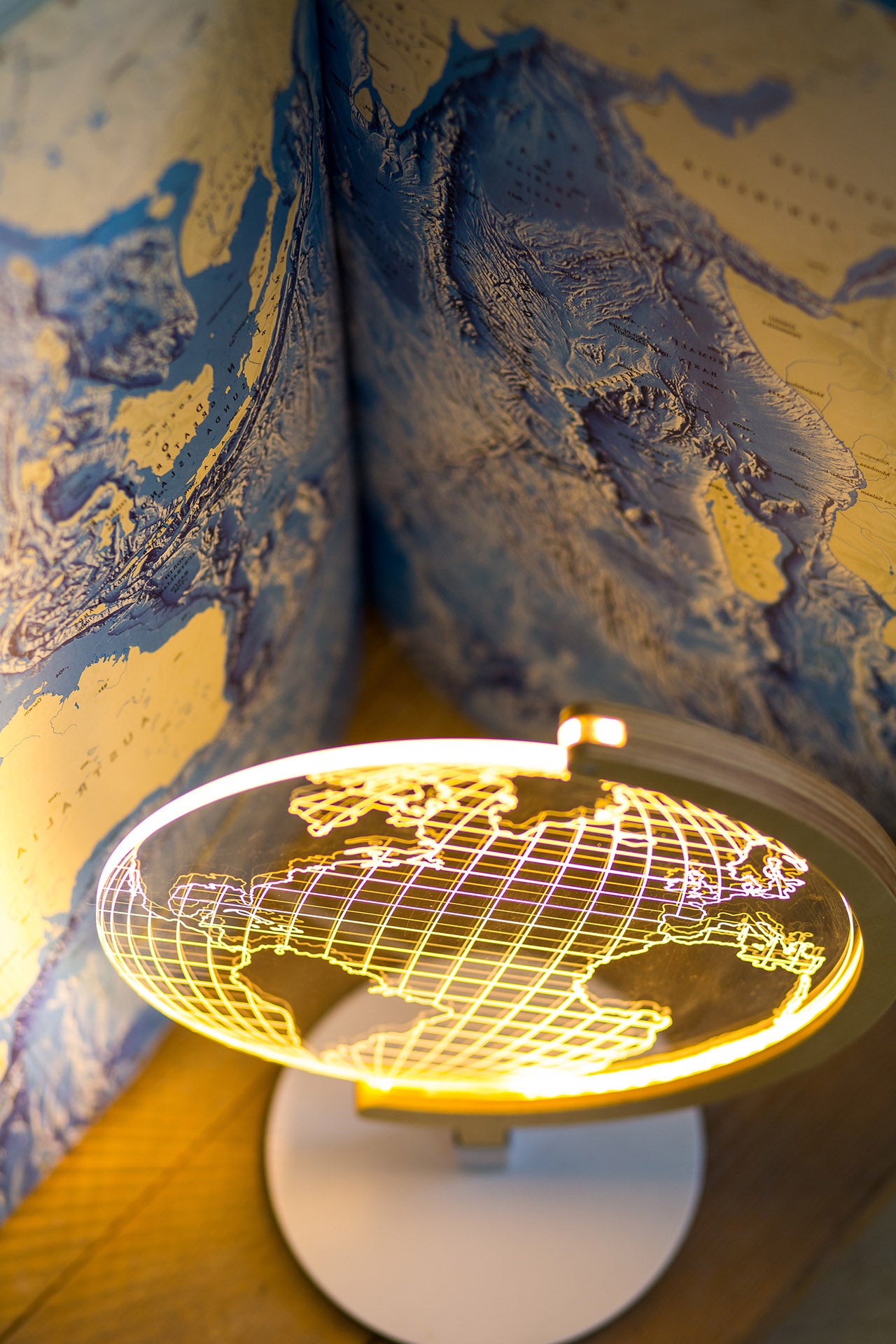 מנורת לד לשולחן עם דימר | דגם גלובוס