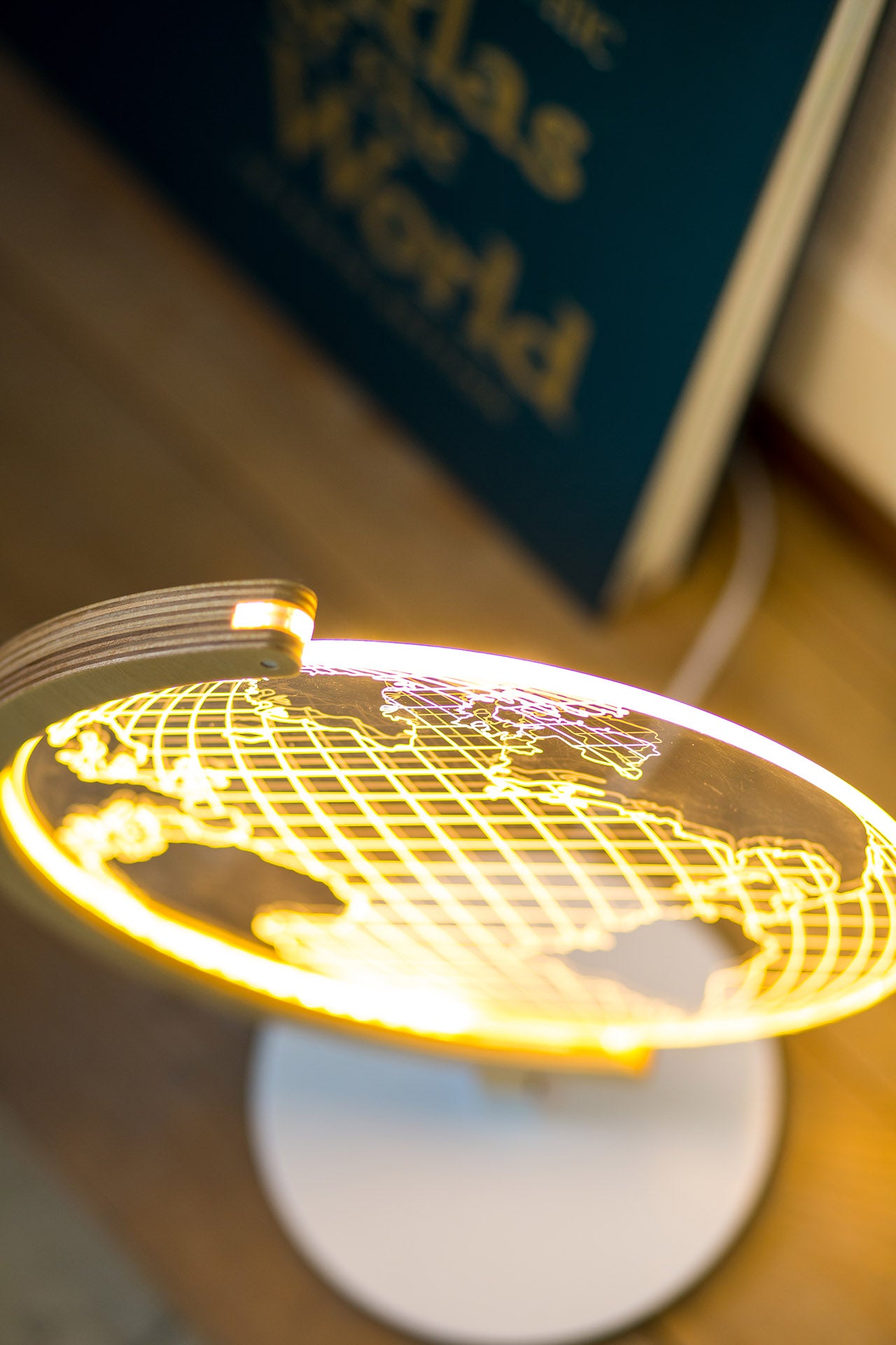 מנורת לד לשולחן עם דימר | דגם גלובוס