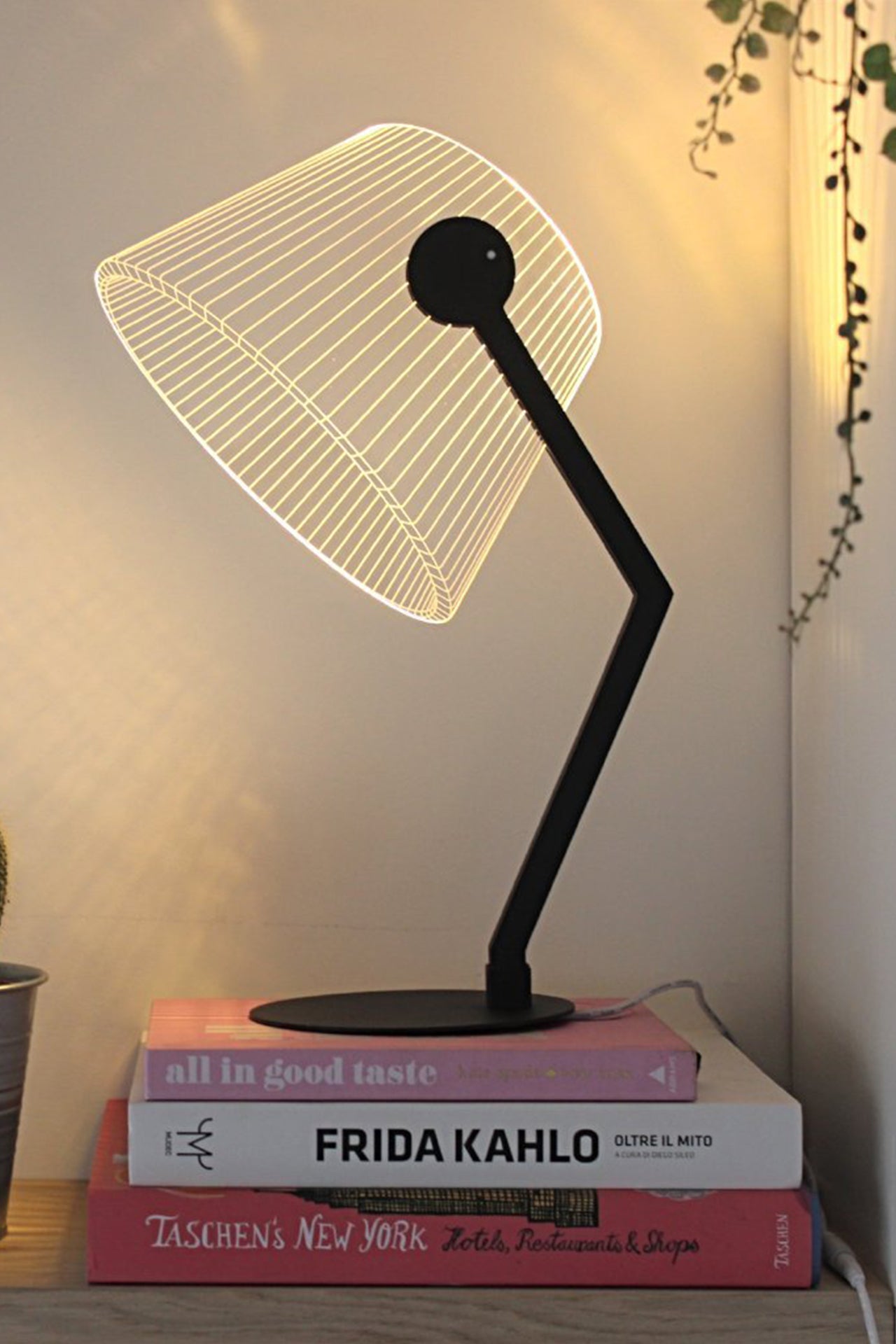 מנורת לד עם דימר משולבת עץ ומתכת | רגל מתכת שחורה | דגם ZIGGI