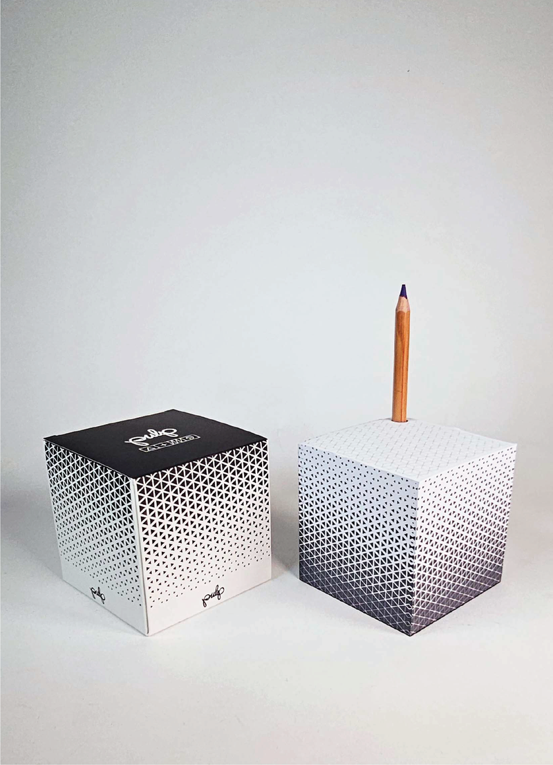 קוביית נייר לבן מאויירת | גיאומטרית חדשה | עיצוב PULP