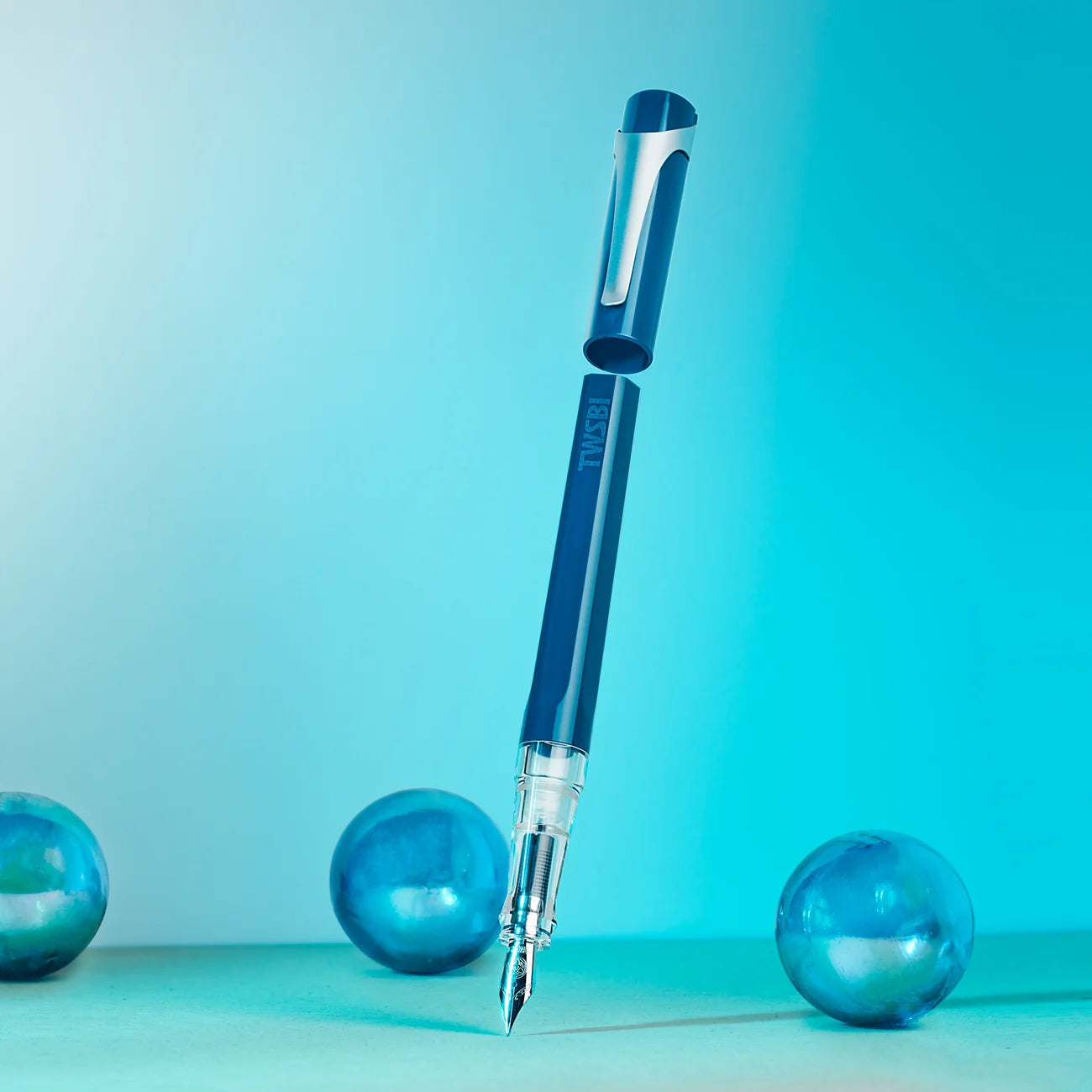 עט נובע כחול עמוק + 10 מחסניות דיו | TWSBI Swipe Prussian Blue