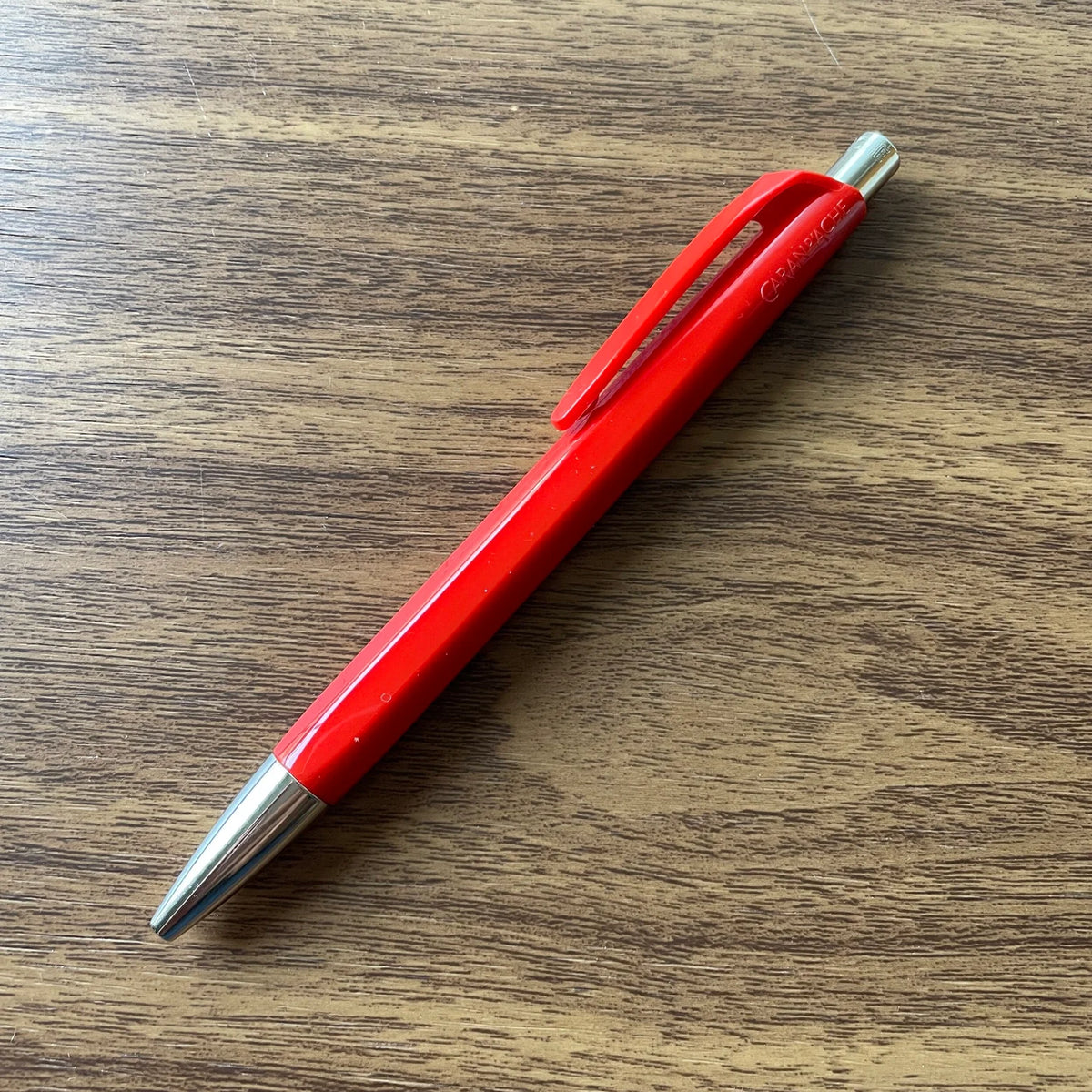 עט כדורי אדום | Caran D'Ache 888 Infinite red