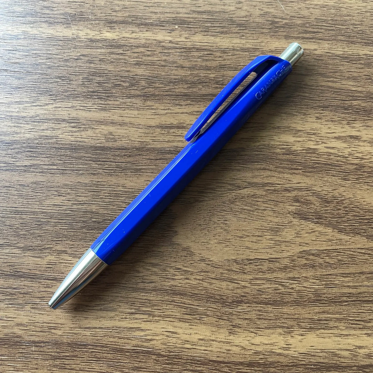 עט כדורי כחול | Caran D'Ache 888 Infinite blue
