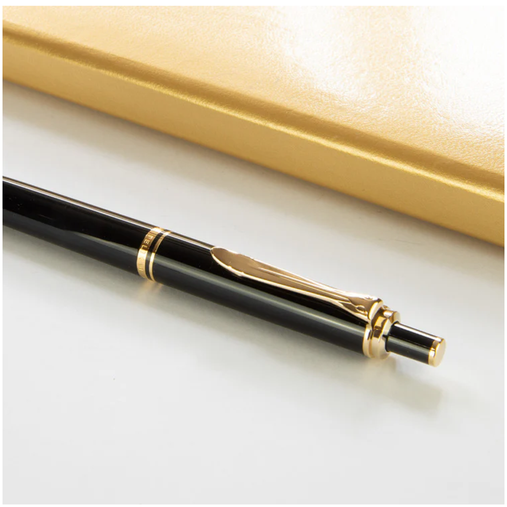 עט כדורי יוקרתי חום מרבל |  Pelikan Classic K  200