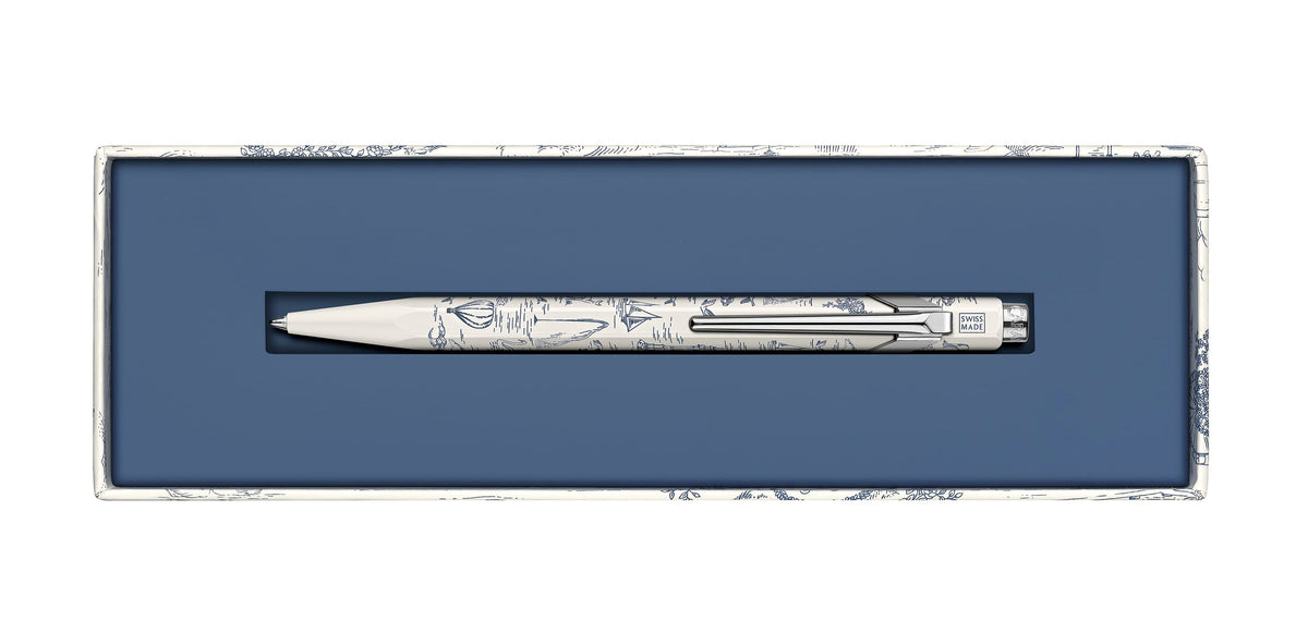 עט כדורי לבן מאוייר | CARAN D'ACHE 849™ BALLPOINT PEN TOILE DE JOUY