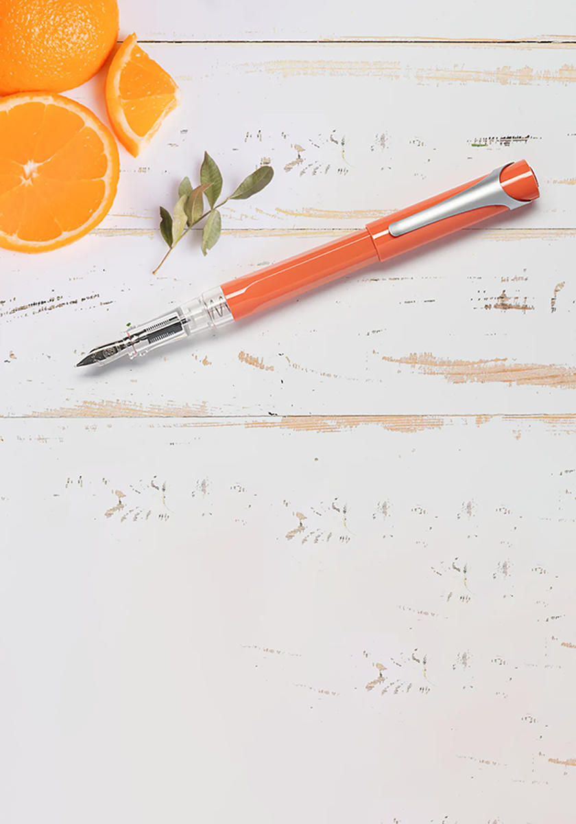 עט נובע כתום + 10 מחסניות דיו | TWSBI Swipe Salmon
