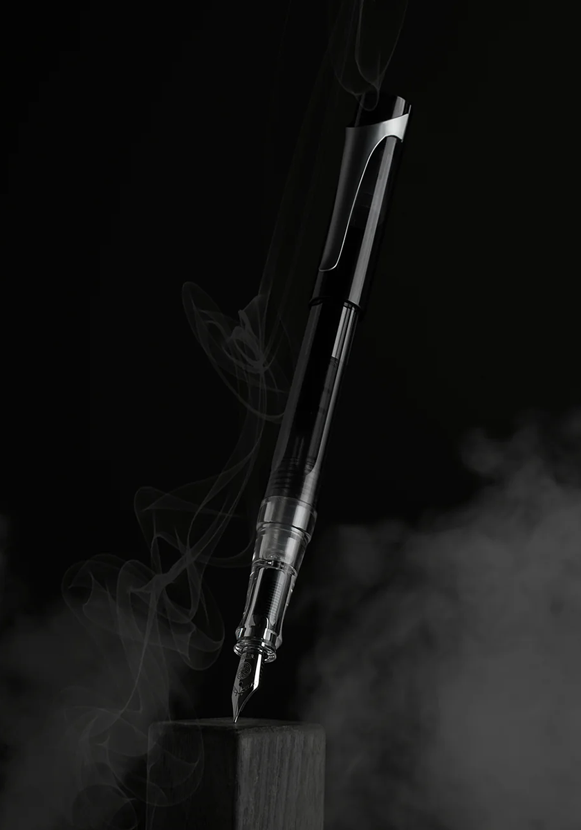 עט נובע אפור מעושן + 10 מחסניות דיו  | TWSBI Swipe Smoke