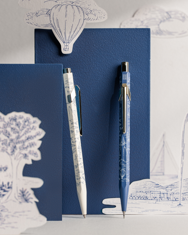 סט של עט כדורי ועיפרון מכני 0.5 מ"מ | CARAN D'ACHE 849™ WRITING SET TOILE DE JOUY
