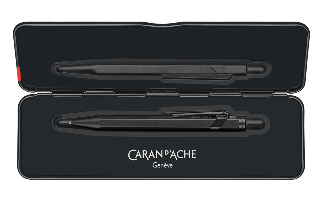 עט כדורי בלאק קוד | XL מסדרה 849 בקופסת פח  | Caran d’Ache Black code