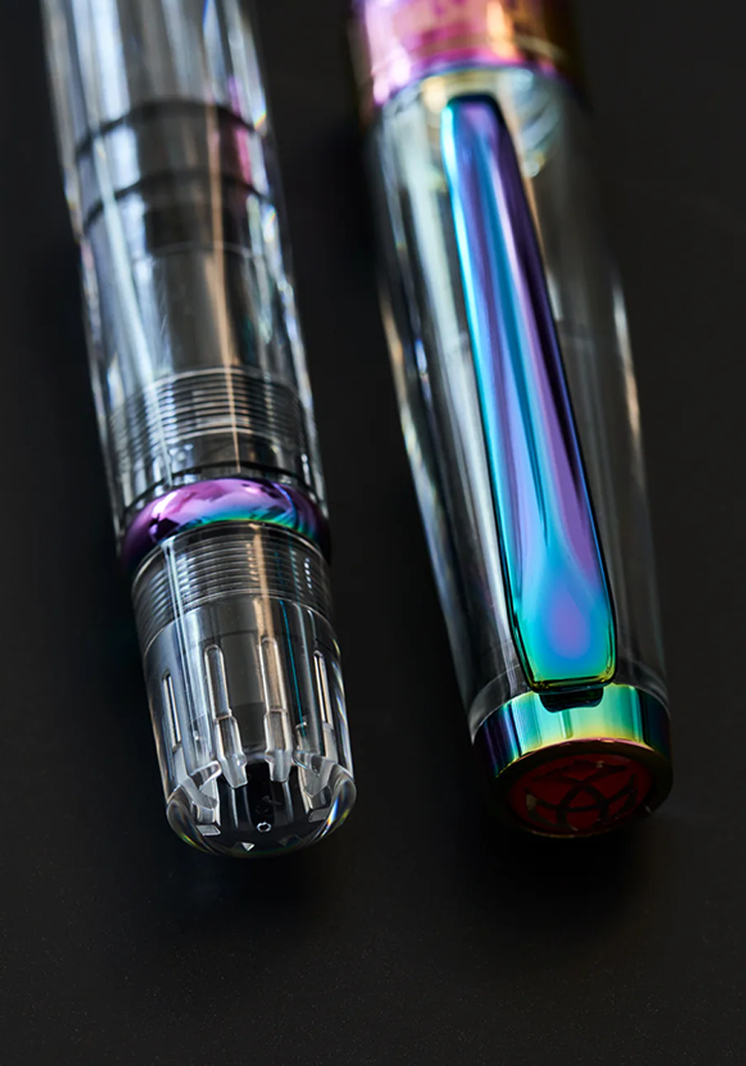 עט נובע בגימור זוהר מחליף גוונים | TWSBI Diamond 580 IRIS