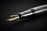 עט נובע עם ציפורן זהב 18 קראט | בציפוי פלטינה ולכה שחורה שקופה | עיצוב 07 | OTTO HUTT