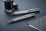 עט רולר עשוי כסף סטרלינג 925 בחריטת גוליו בגימור PRINCESS CUT | עיצוב 04  | OTTO HUTT